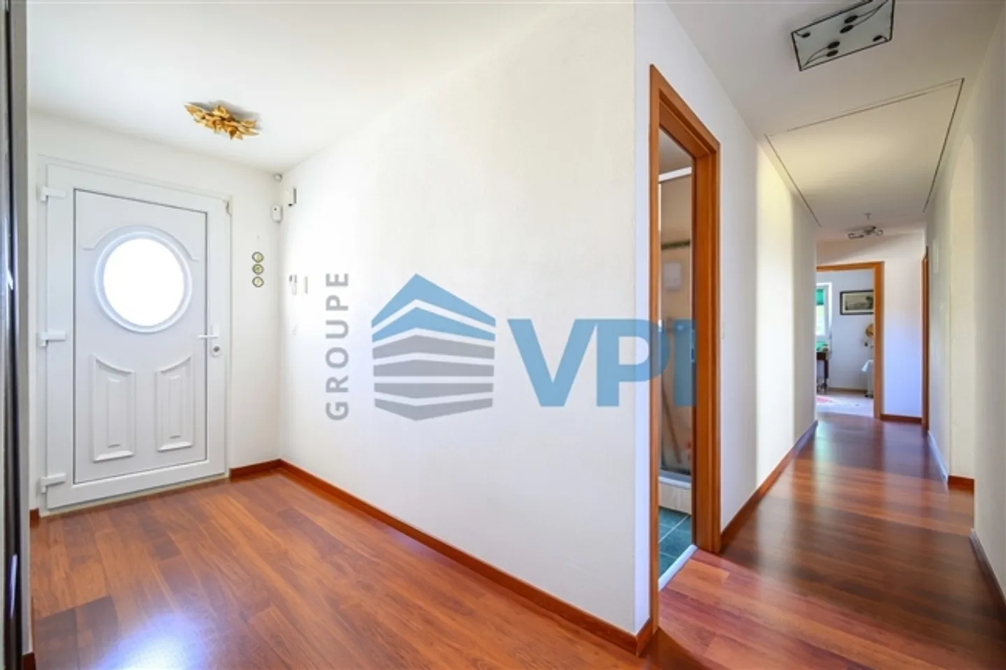 Appartement de luxe avec 6,5 pièces + cuisine - Photo 2 sur 8