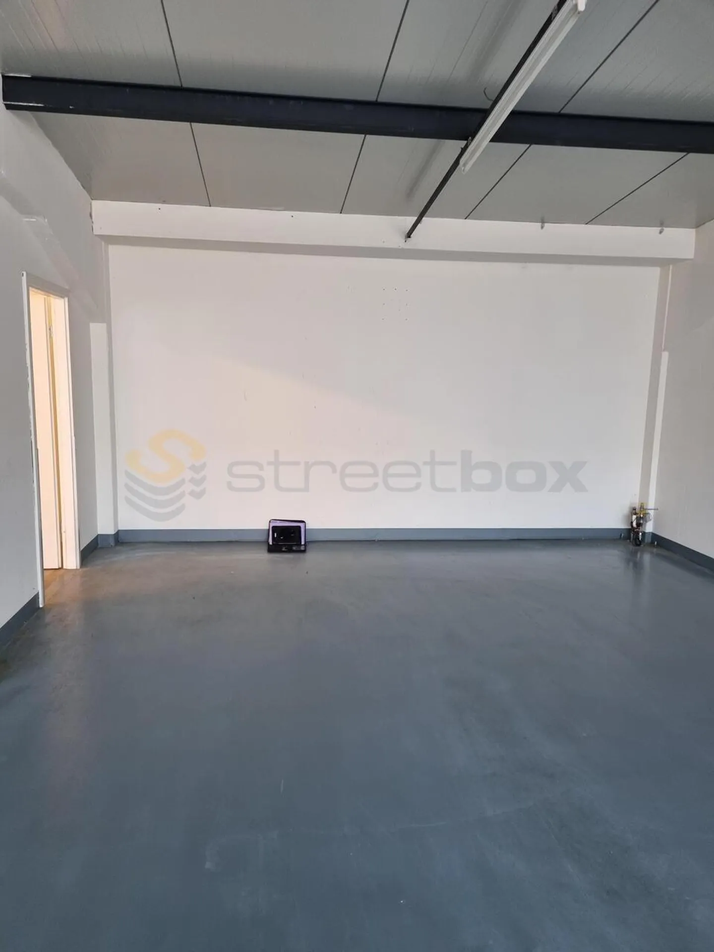 120 m2 storage on the first floor - Box number 134 and 135 - Photo 3 of 5