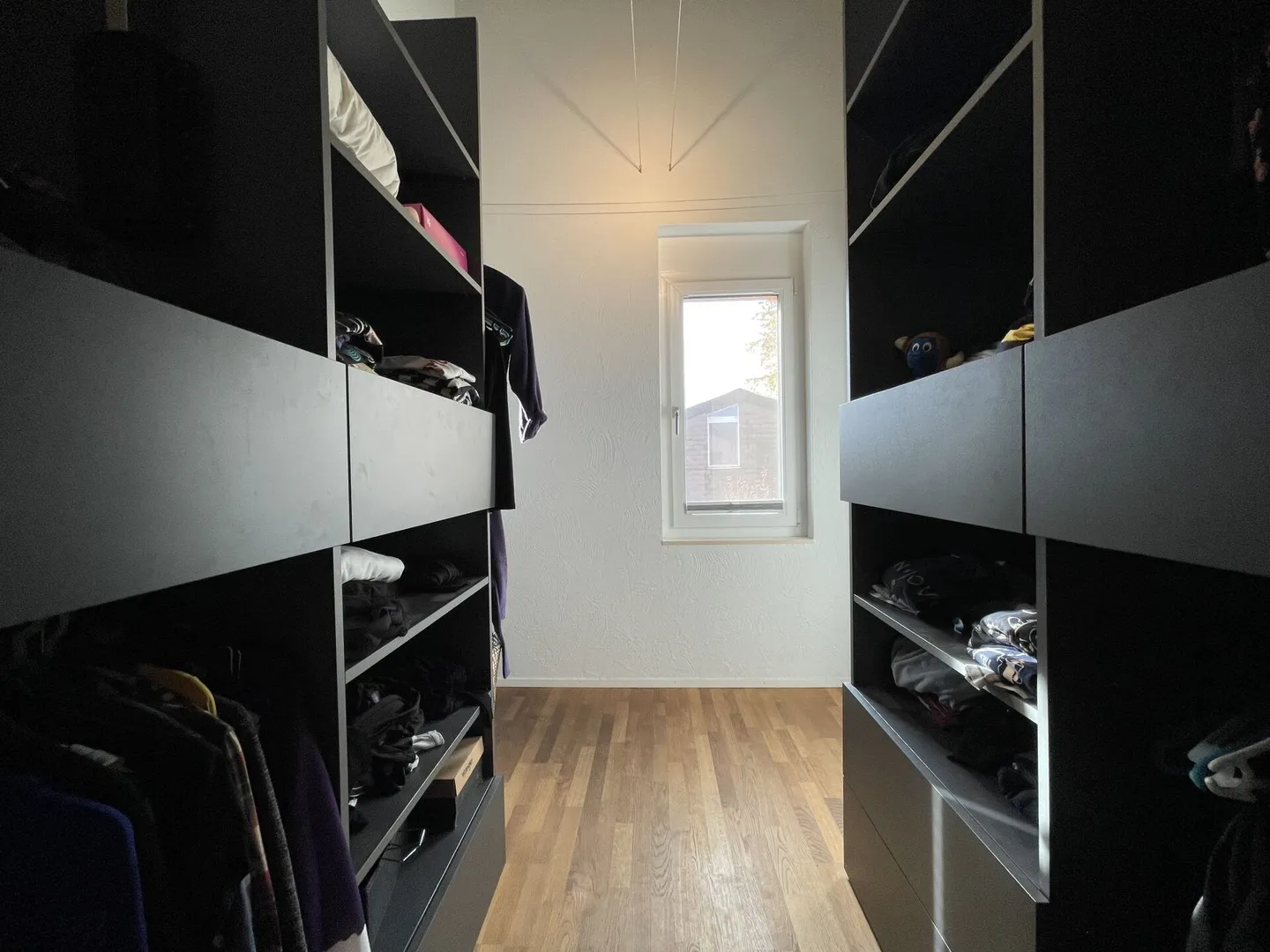 Detached Single-Family House with Swimming Pool - Photo 7 of 16