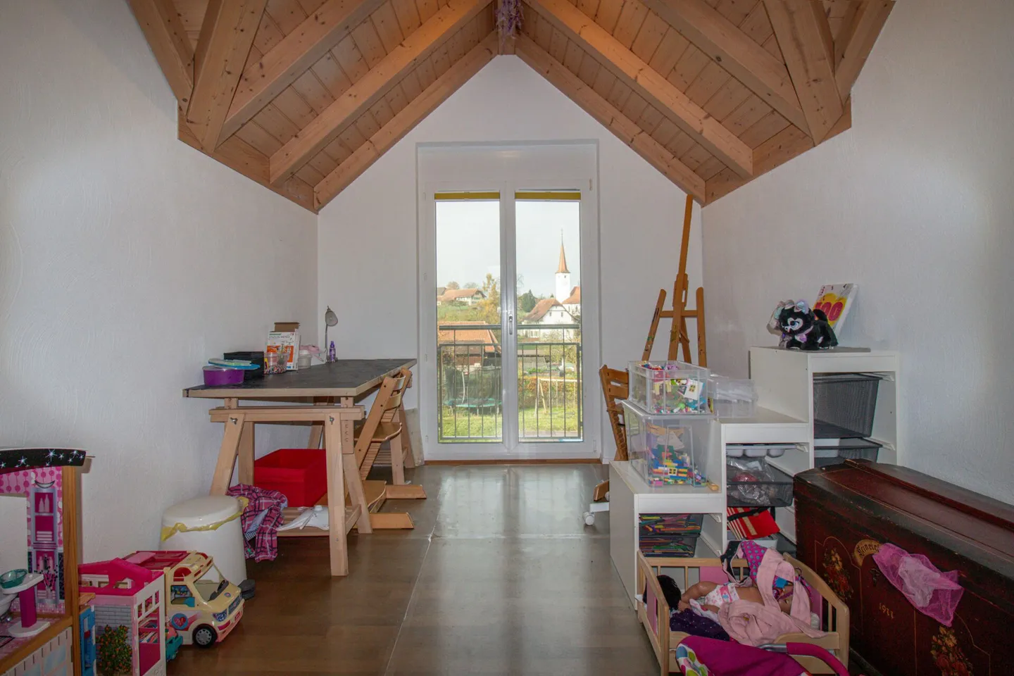 Detached Single-Family House with Swimming Pool - Photo 9 of 16