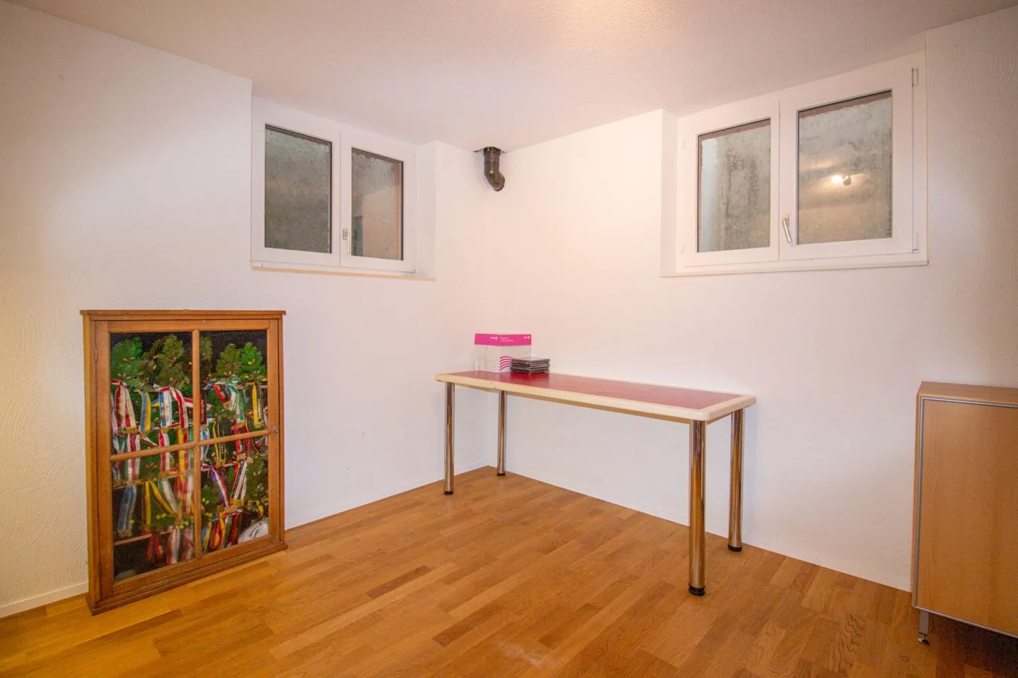 Detached Single-Family House with Swimming Pool - Photo 14 of 16