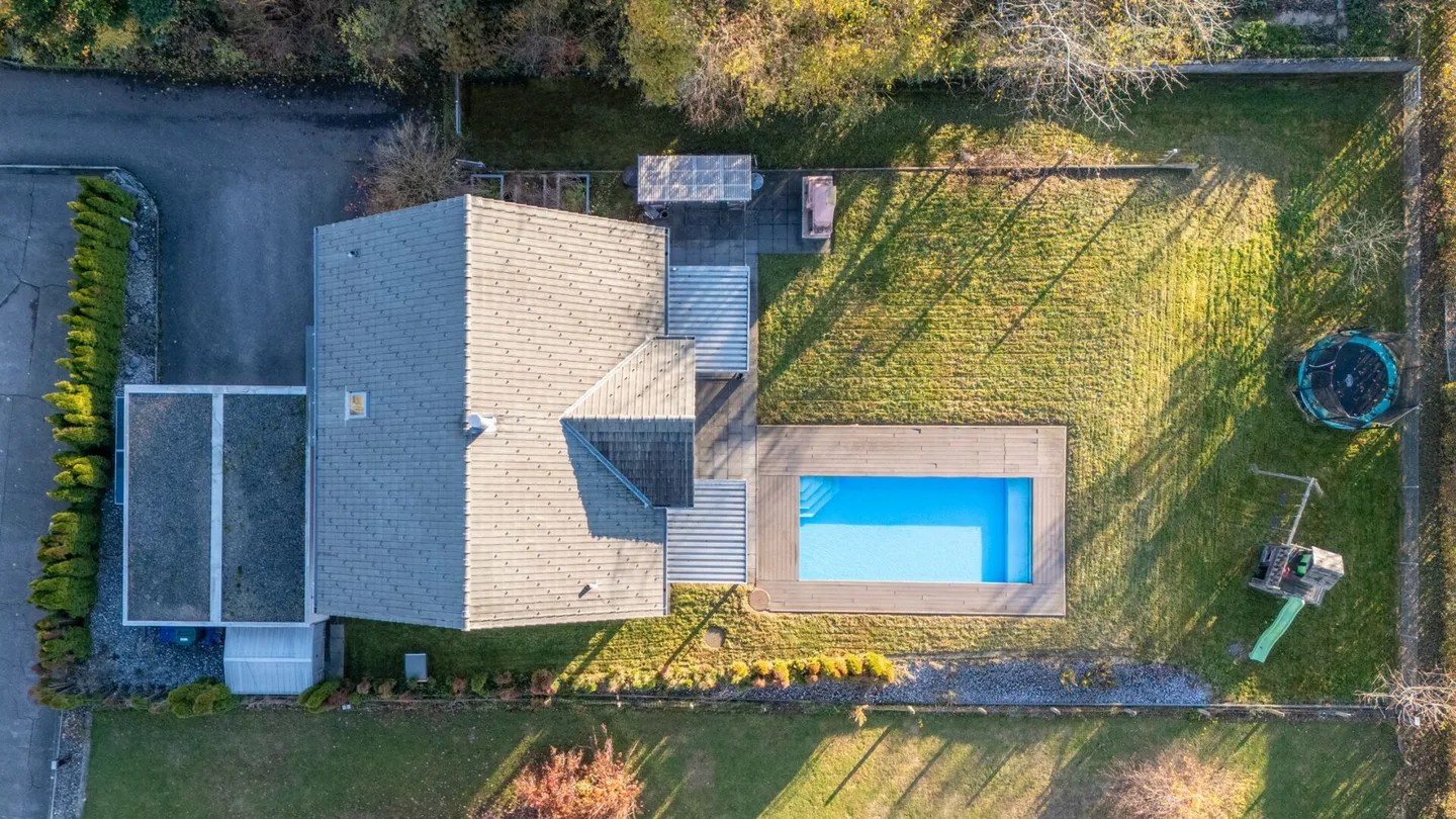 Detached Single-Family House with Swimming Pool - Photo 16 of 16