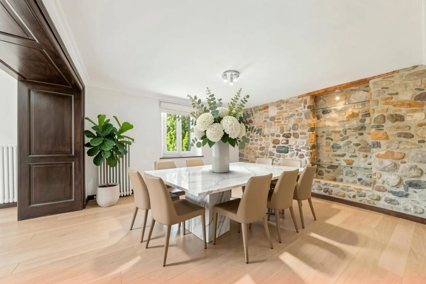 Magnifica e spaziosa proprietà di charme nel cuore di un ambiente residenziale e verdeggiante - Foto 3 di 7