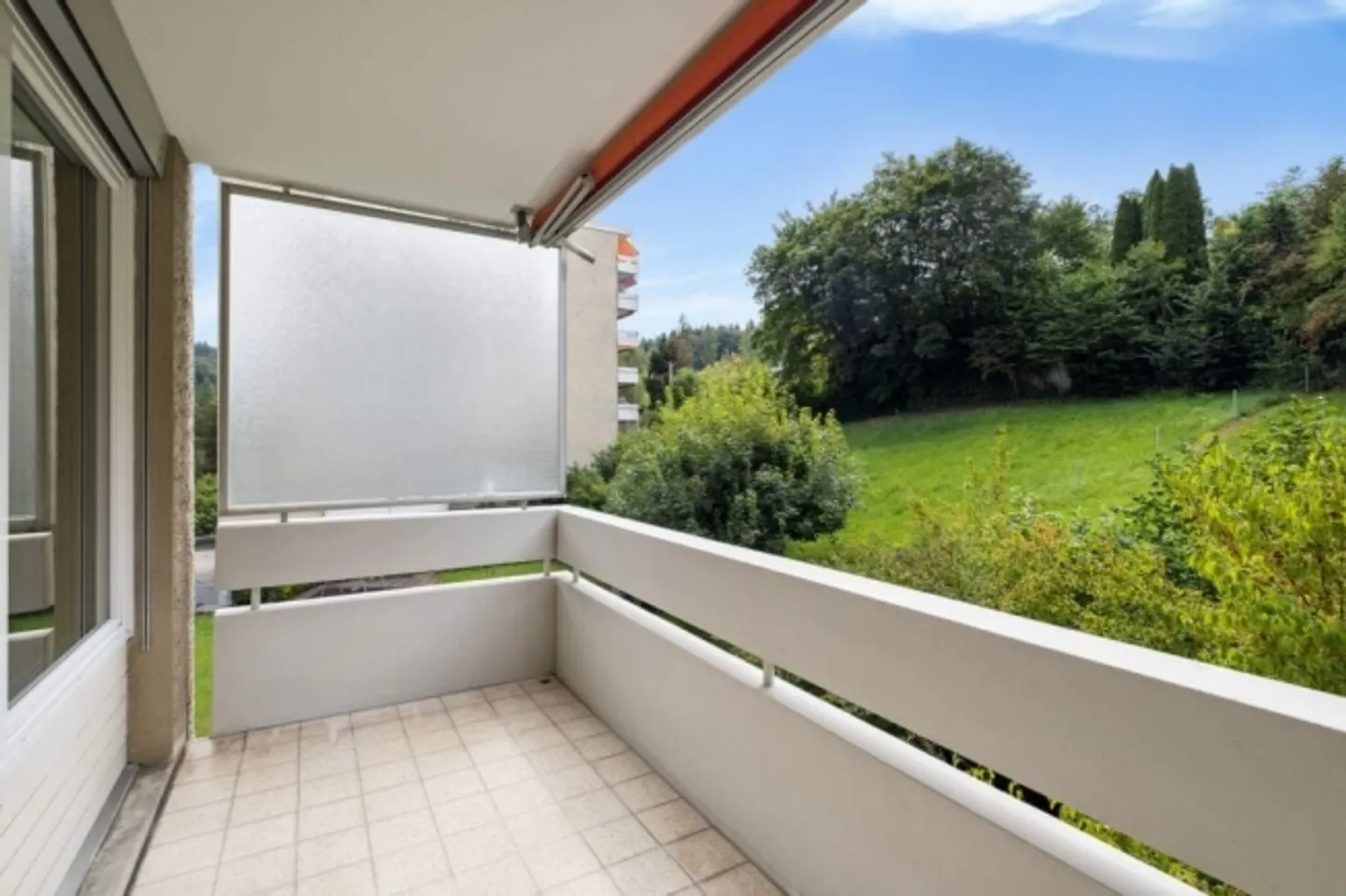 Appartement 2.5 pièces avec balcon et beaucoup de lumière à Köniz - Photo 6 sur 10