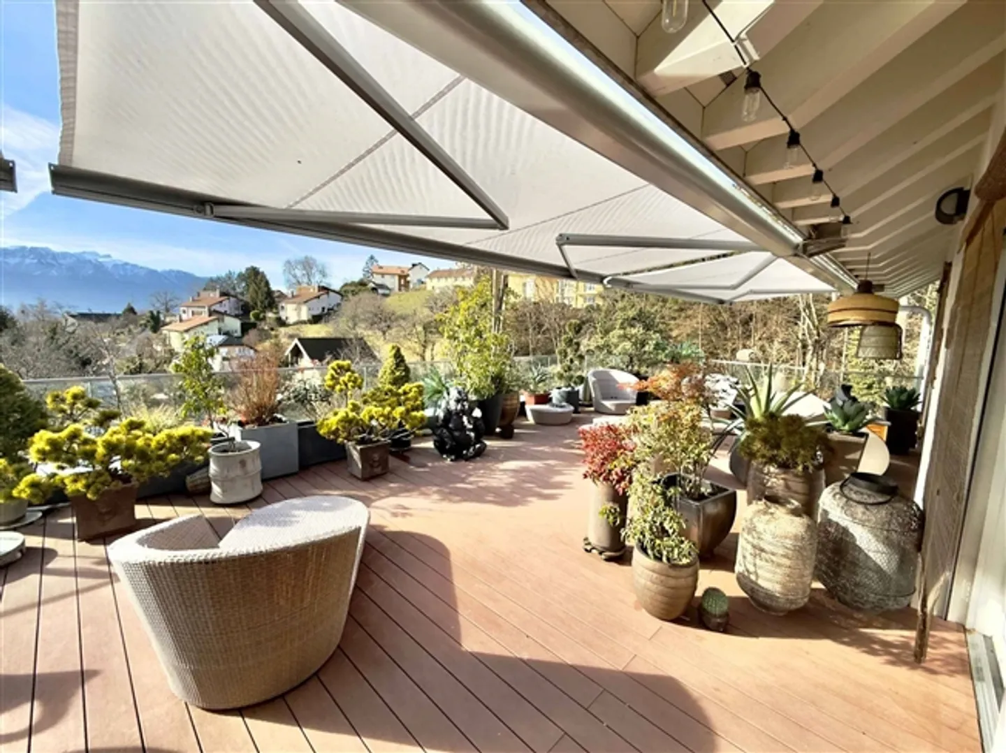 Stupendo duplex all'ultimo piano con vista mozzafiato sul lago - Foto 4 di 13