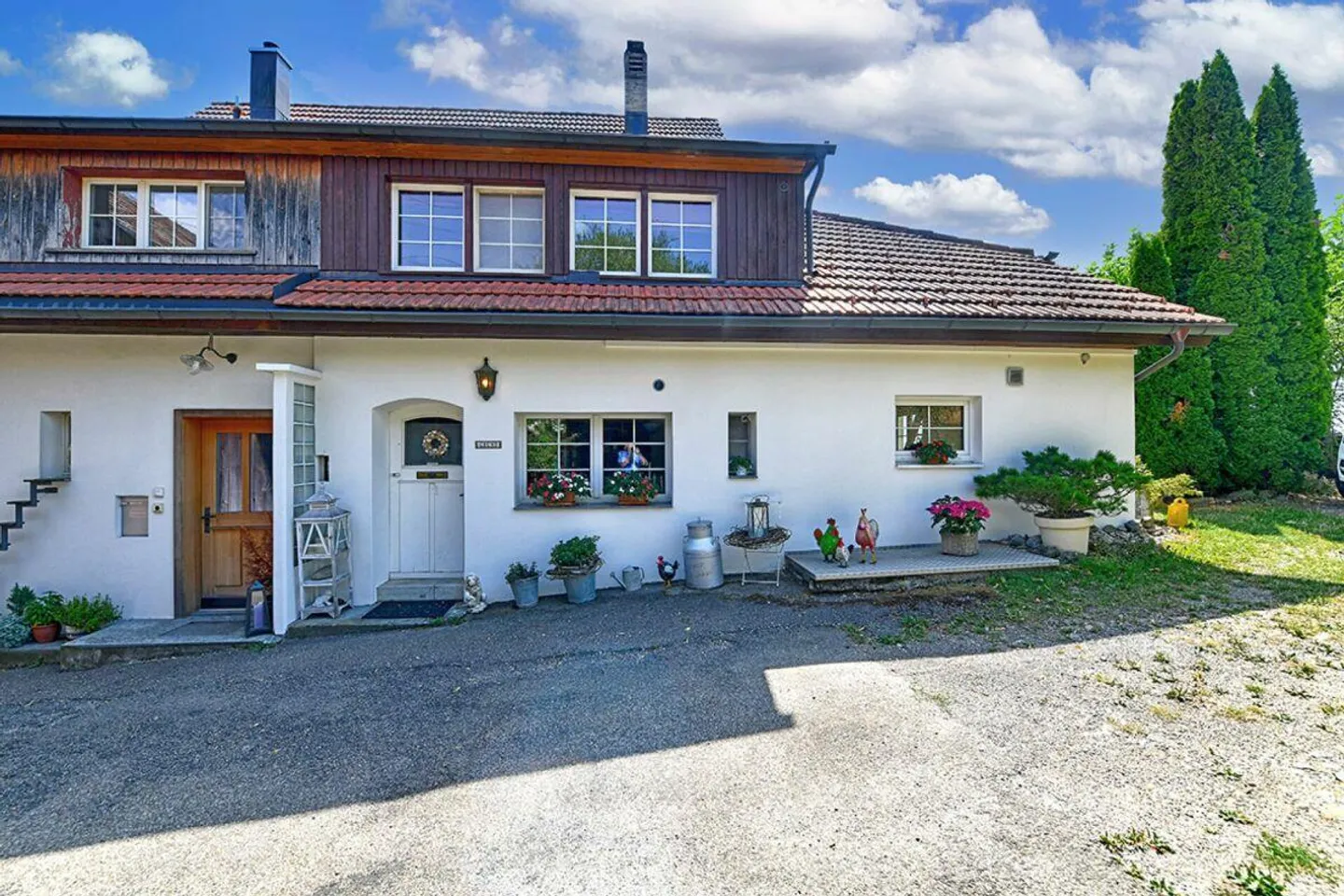 5.5-Room Farmhouse Half Above the Fog with a Wide View - Photo 1 of 21