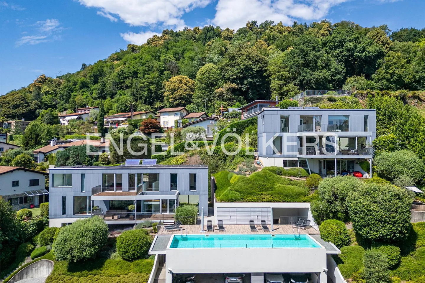 Villa moderne avec vue sur le lac et piscine - Photo 13 sur 13