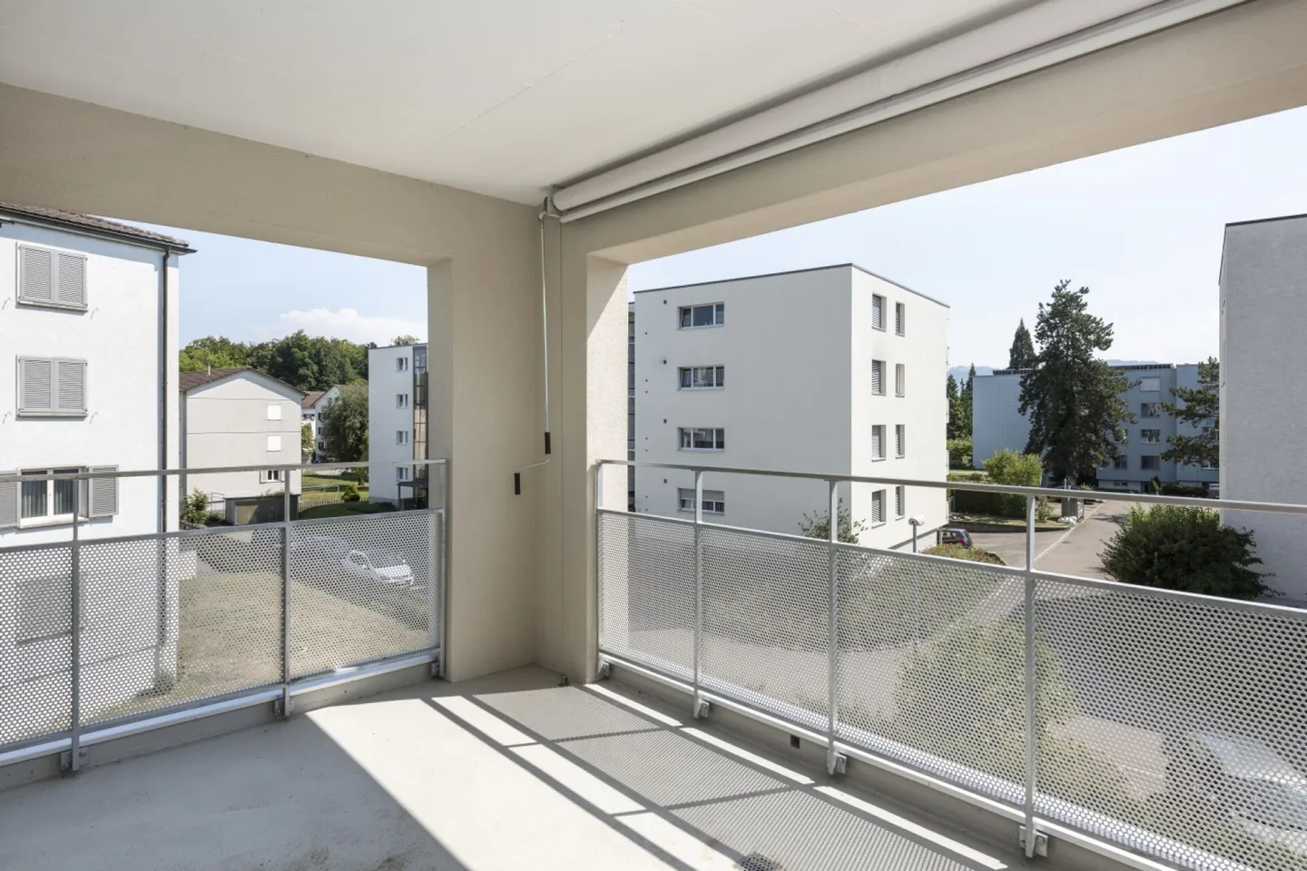 Modern apartment seeks new tenants - Photo 6 of 6