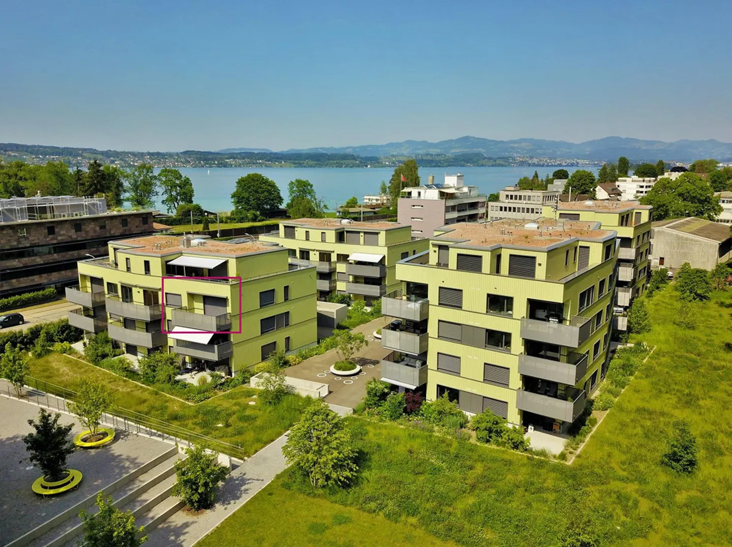 Appartamento di 4.5 locali con vista sulla foresta a Freienbach - Foto 1 di 14