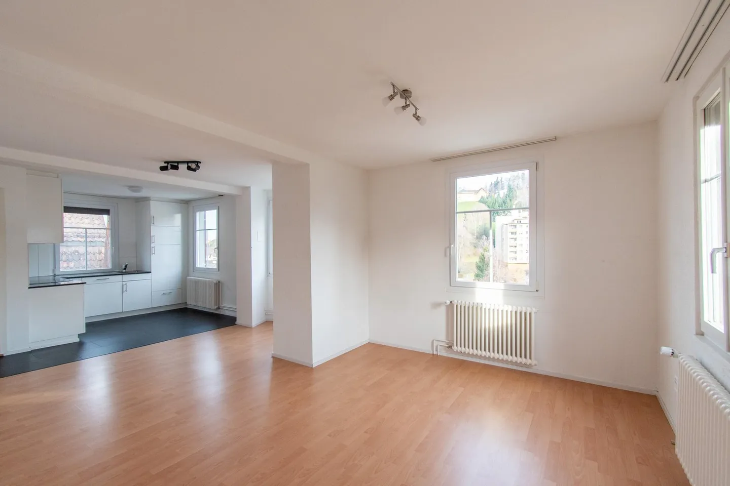 Sonnige 3.5 Zimmer-Wohnung mit Ausblick - Photo 2 sur 13