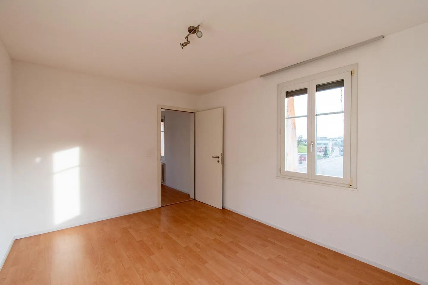 Sonnige 3.5 Zimmer-Wohnung mit Ausblick - Photo 9 sur 13