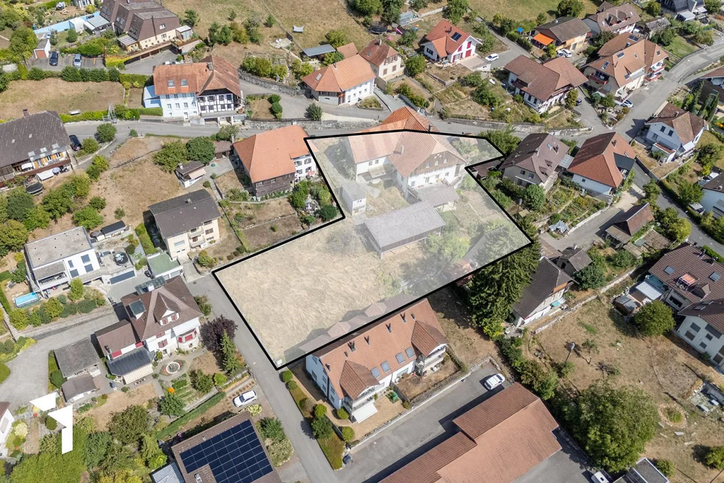 Building plot of 2,210m2 in a preferred residential area - Photo 2 of 4
