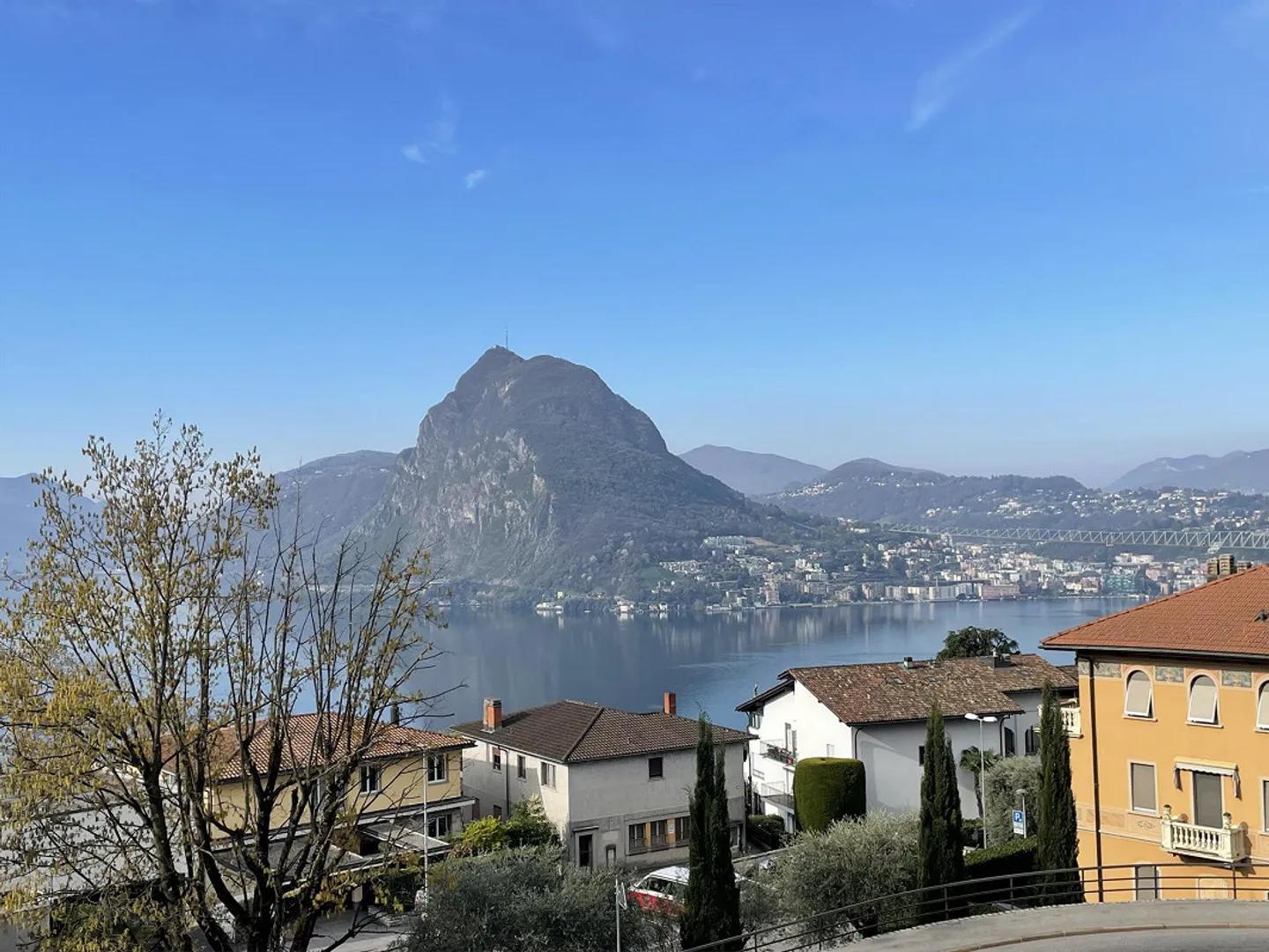 APPARTAMENTO 3.5 DUPLEX CON MERAVIGLIOSA VISTA LAGO - Foto 1 di 13