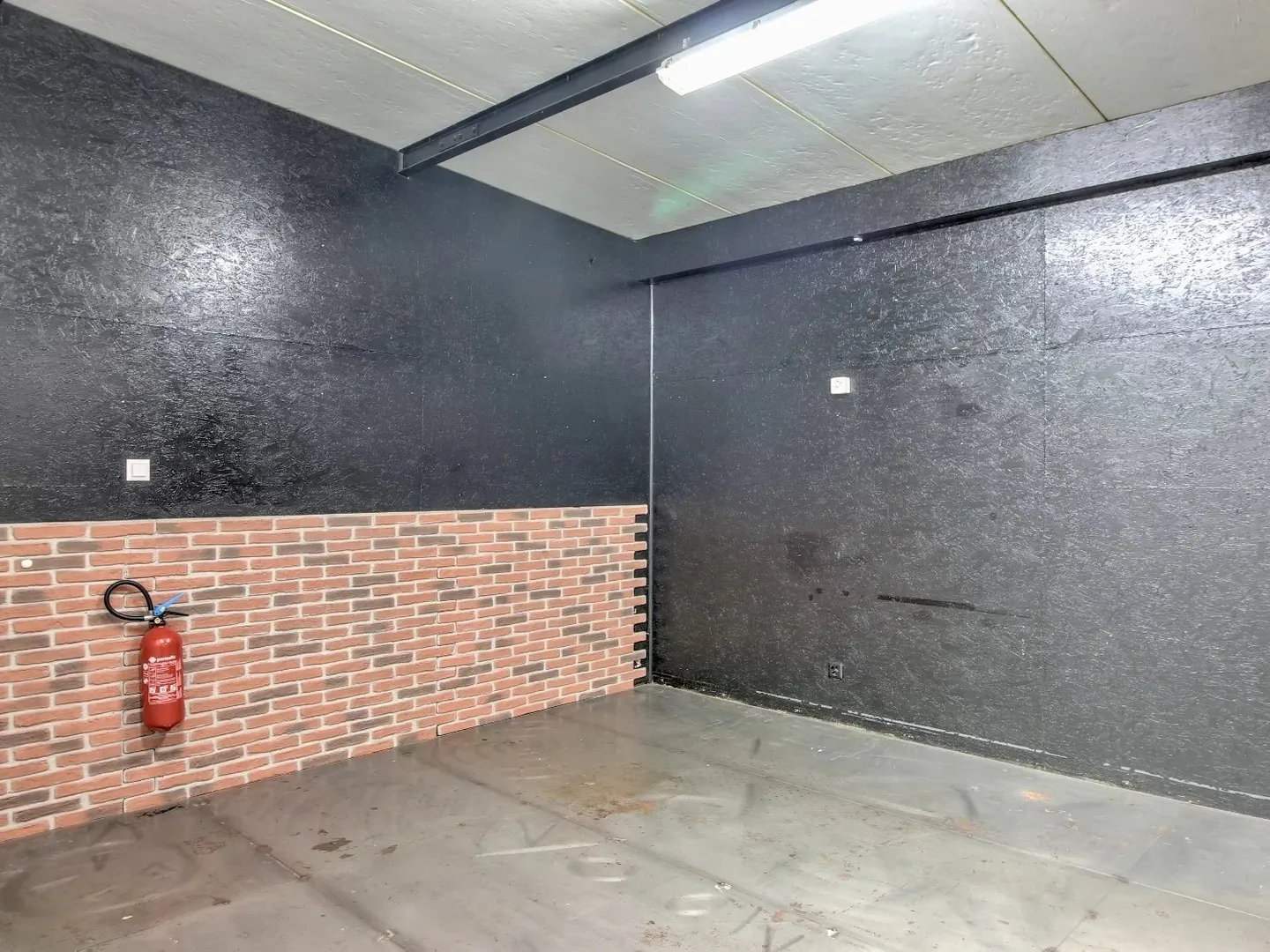 Espace de Bureau Commercial avec Parking - Photo 3 sur 5