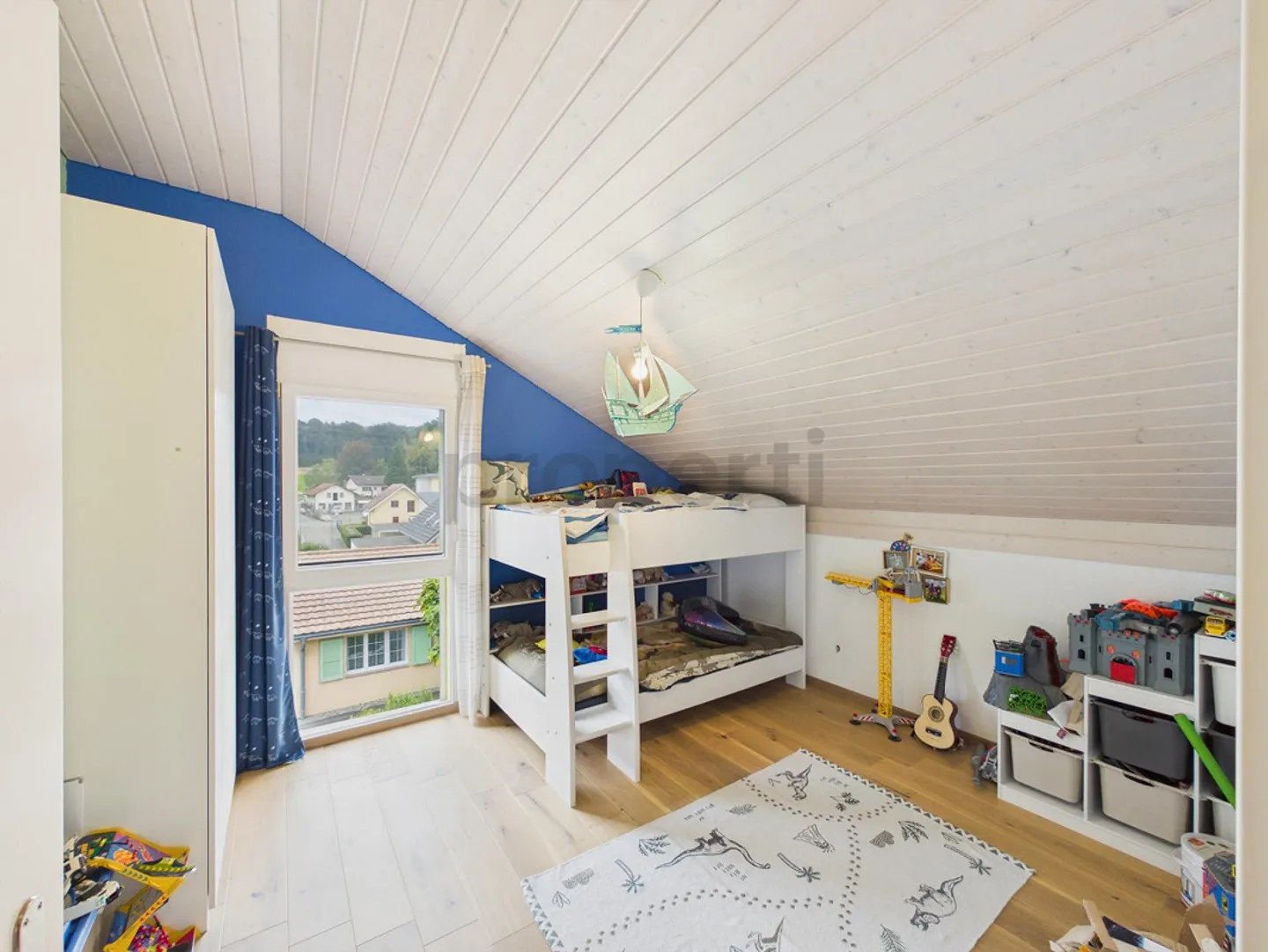 Charming Family Home with Garden - Photo 8 of 12