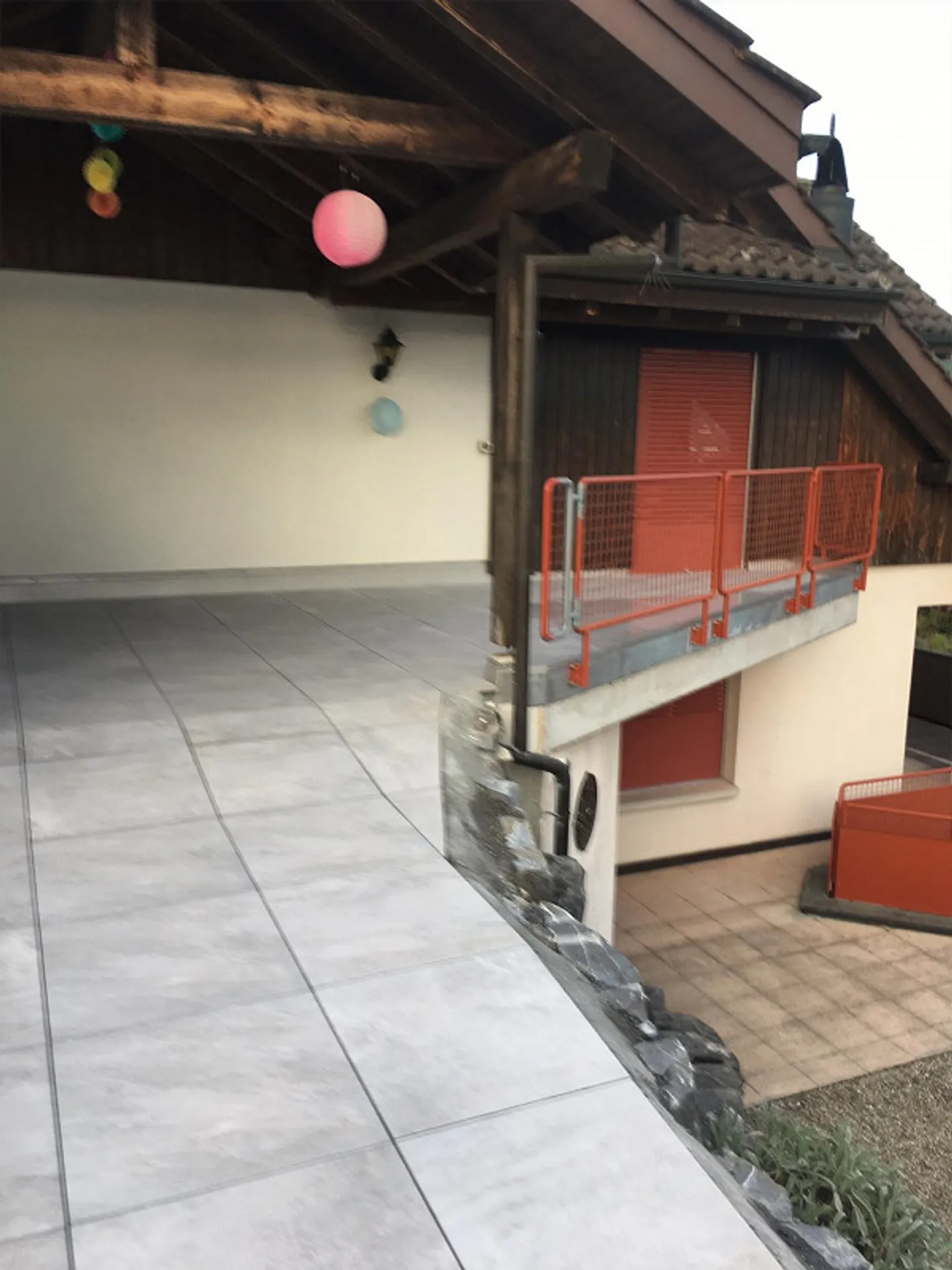 Appartamento con terrazza e vista mozzafiato sul lago e area giardino - Foto 8 di 13