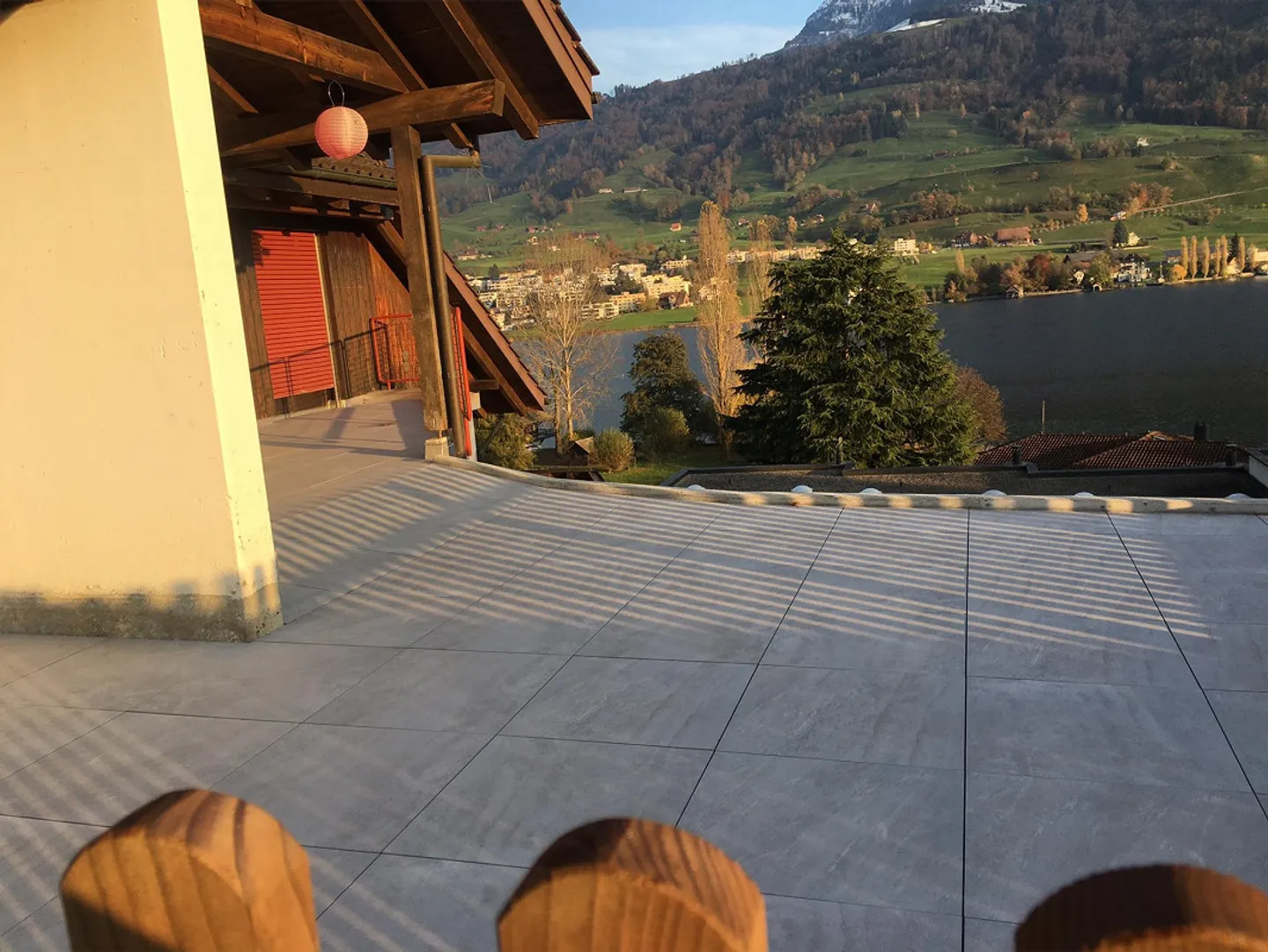 Appartamento con terrazza e vista mozzafiato sul lago e area giardino - Foto 12 di 13