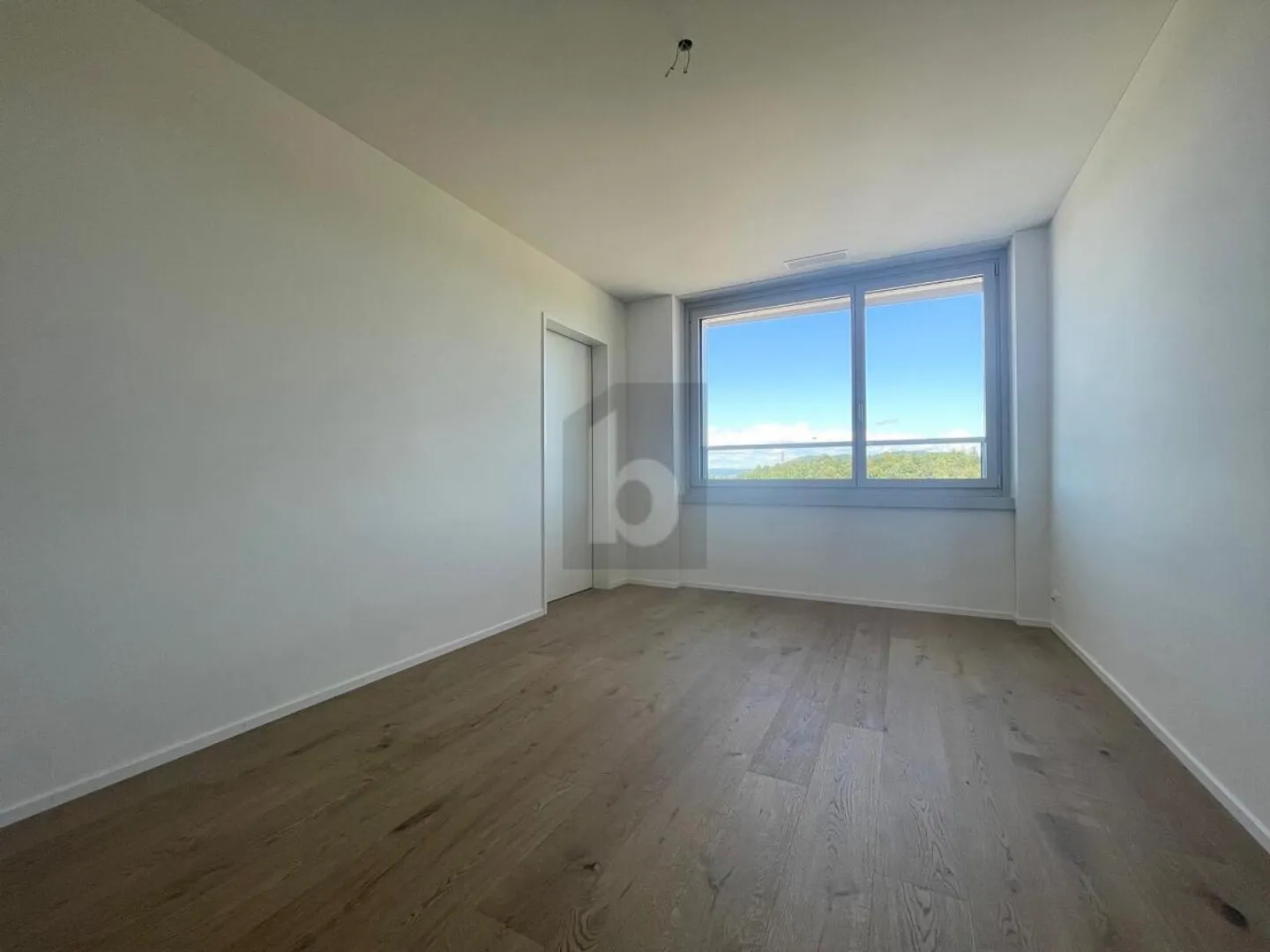 EXKLUSIV UND HOCHWERTIG MIT HERRLICHER AUSSICHT - Foto 4 von 6