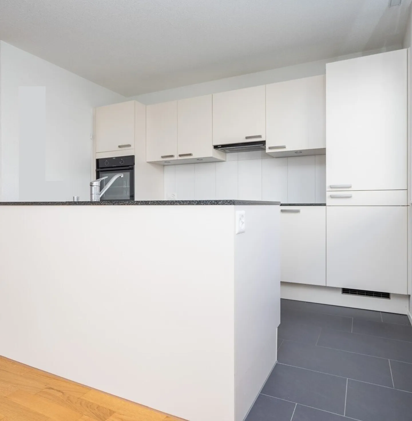 Apartment for rent - Photo 2 of 9