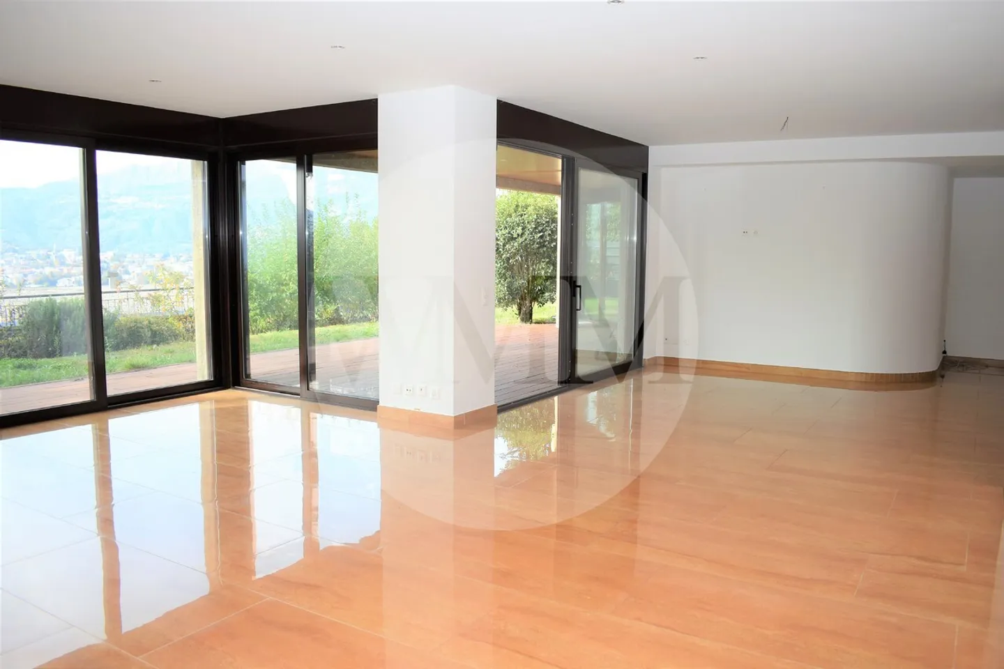 «GROSSE WOHNUNG MIT GARTEN UND SEEBLICK» - Foto 1 von 7