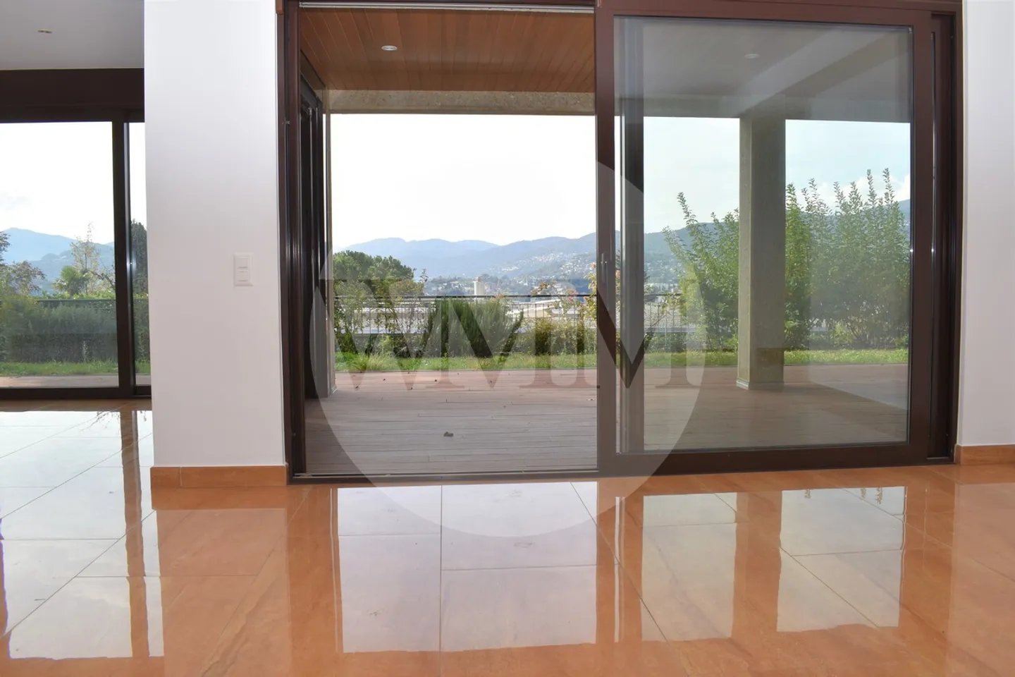 «GROSSE WOHNUNG MIT GARTEN UND SEEBLICK» - Foto 2 von 7