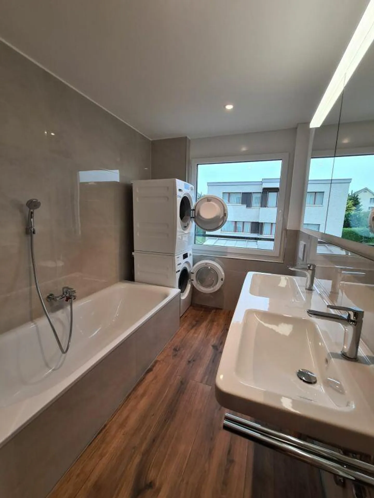 Schöne 4.5 Zimmer Wohnung mit modernem Grundriss - Foto 2 von 8