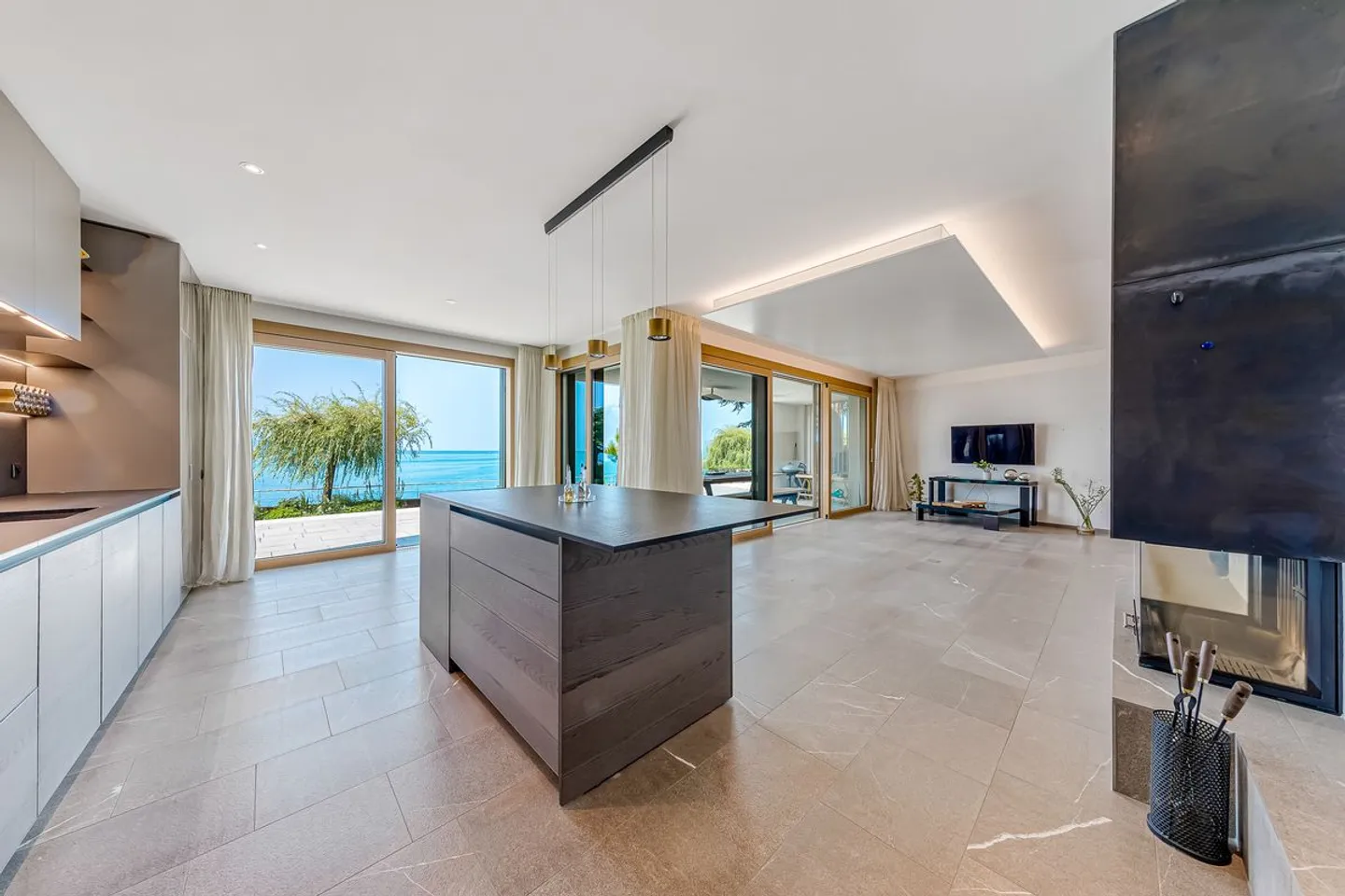 Villa Front de Lac - Einzigartige Lage, Sofortige Verfügbarkeit - Foto 5 von 13