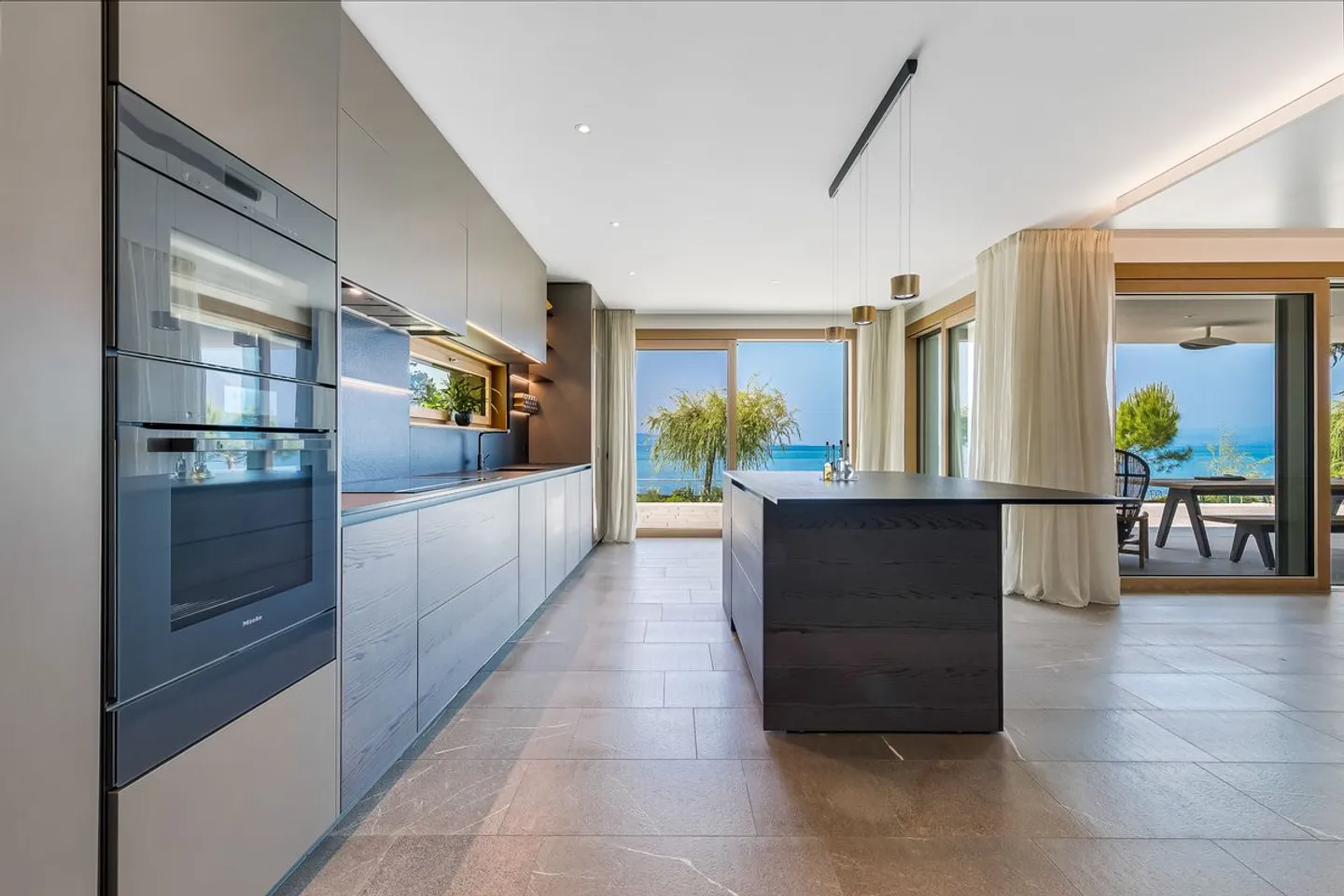 Villa Front de Lac - Einzigartige Lage, Sofortige Verfügbarkeit - Foto 6 von 13