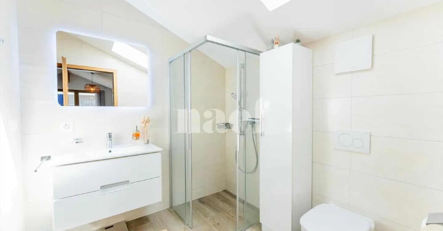 Charmant appartement en attique à Prez - Photo 8 sur 11