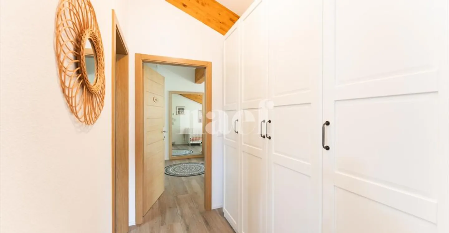 Charmant appartement en attique à Prez - Photo 9 sur 11