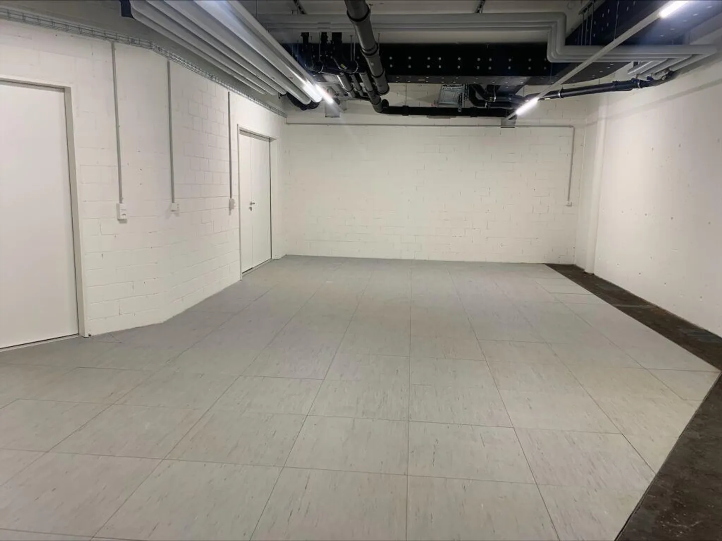 Large Storage Room Near Goldbrunnenplatz - Photo 2 of 4