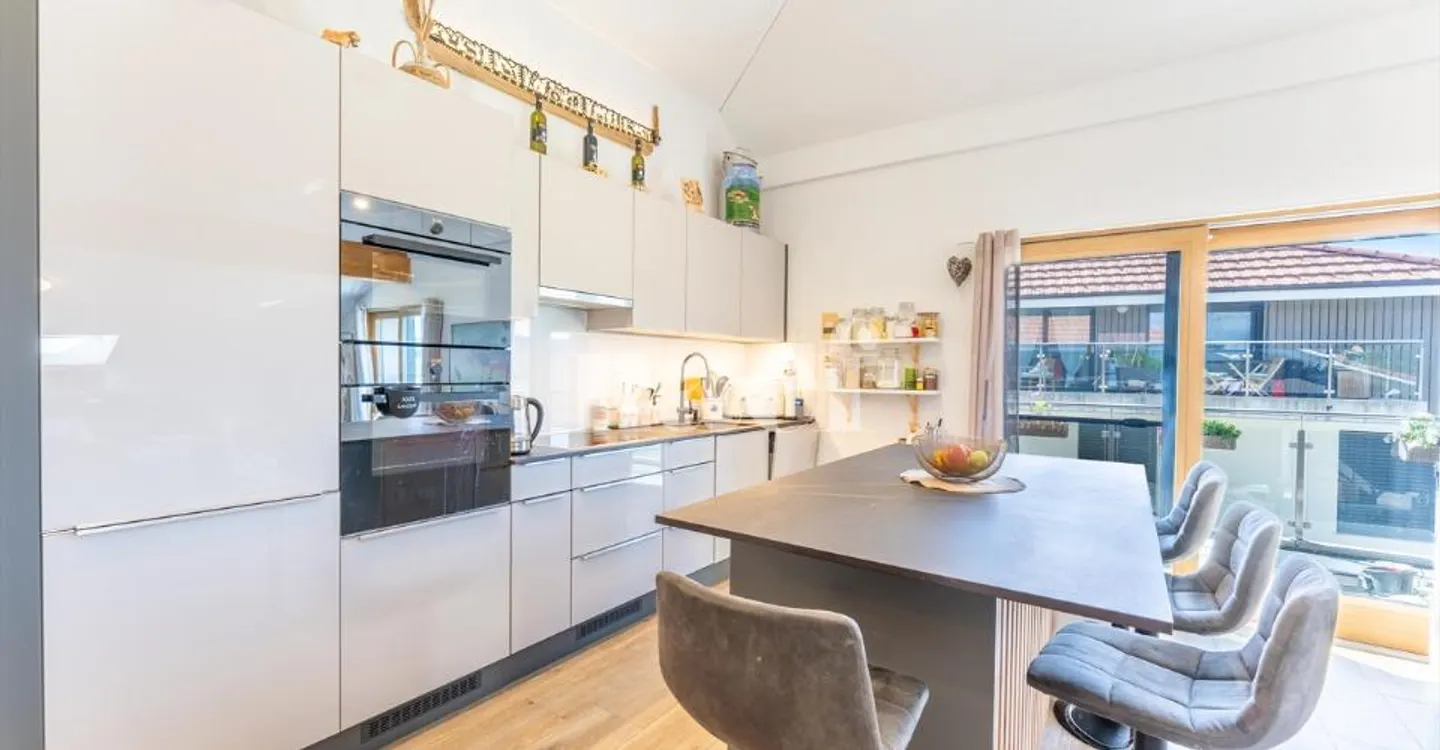 Charmant appartement en attique à Prez - Photo 3 sur 11