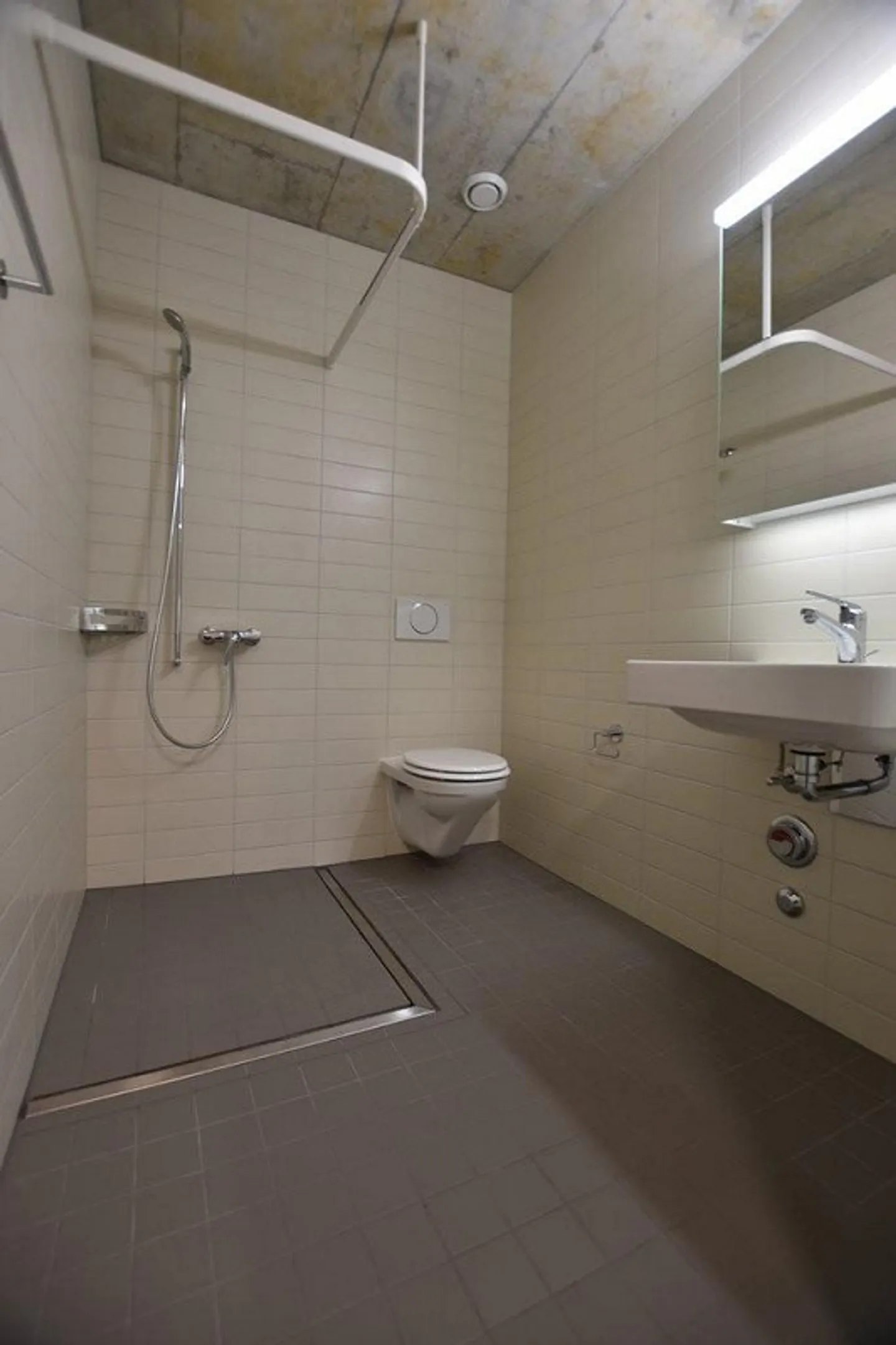 Grosszügige und zentrale 4.5-Zimmerwohnung im Herzen von Bern-Bümpliz - Photo 4 of 11
