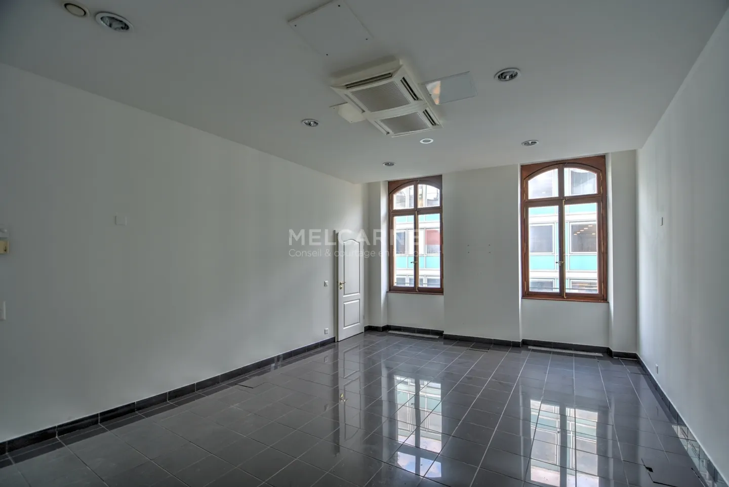 Bureaux de 179 m2 Rue du Rhône  - Photo 2 sur 2