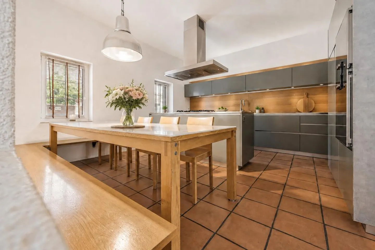 Casa angolare per uno stile di vita elegante con un'atmosfera speciale - Foto 3 di 5
