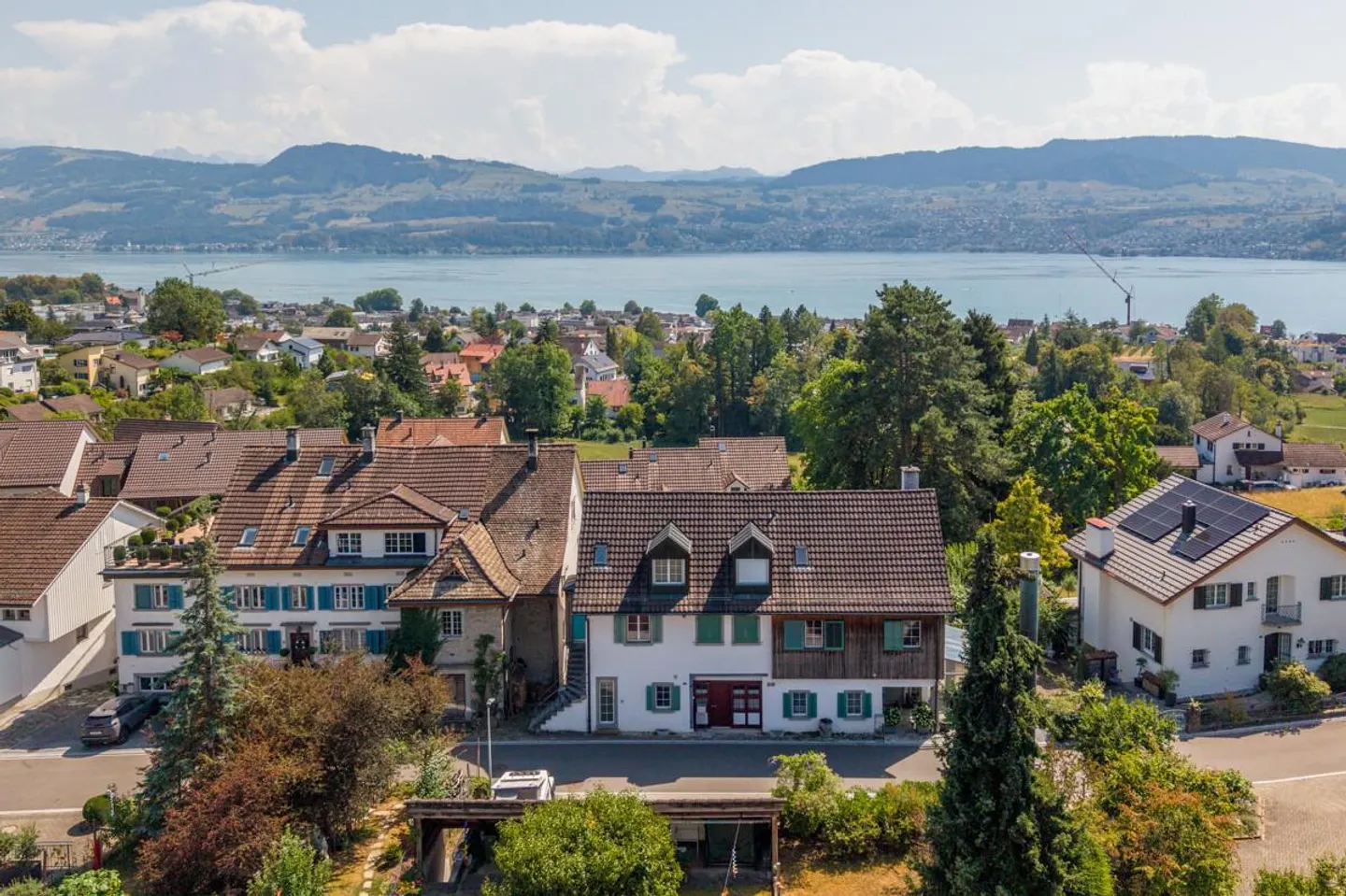 Casa angolare per uno stile di vita elegante con un'atmosfera speciale - Foto 1 di 5