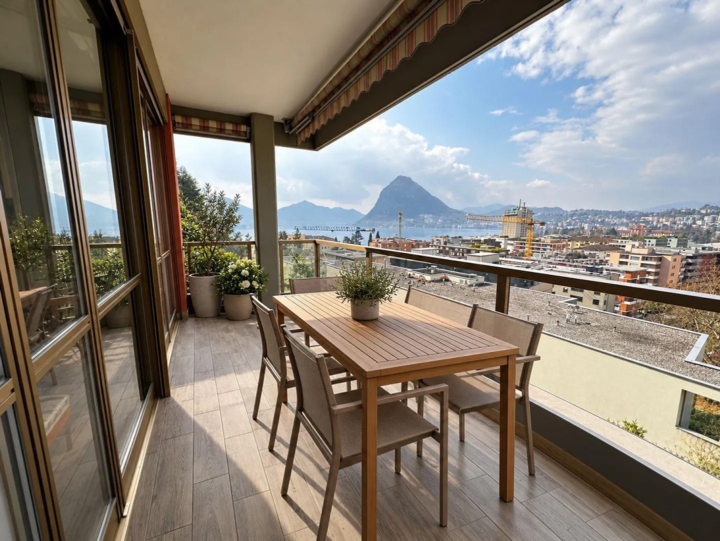 Lugano Castagnola – Elegant duplex apartment with lake view and spacious living areas - Photo 3 of 14