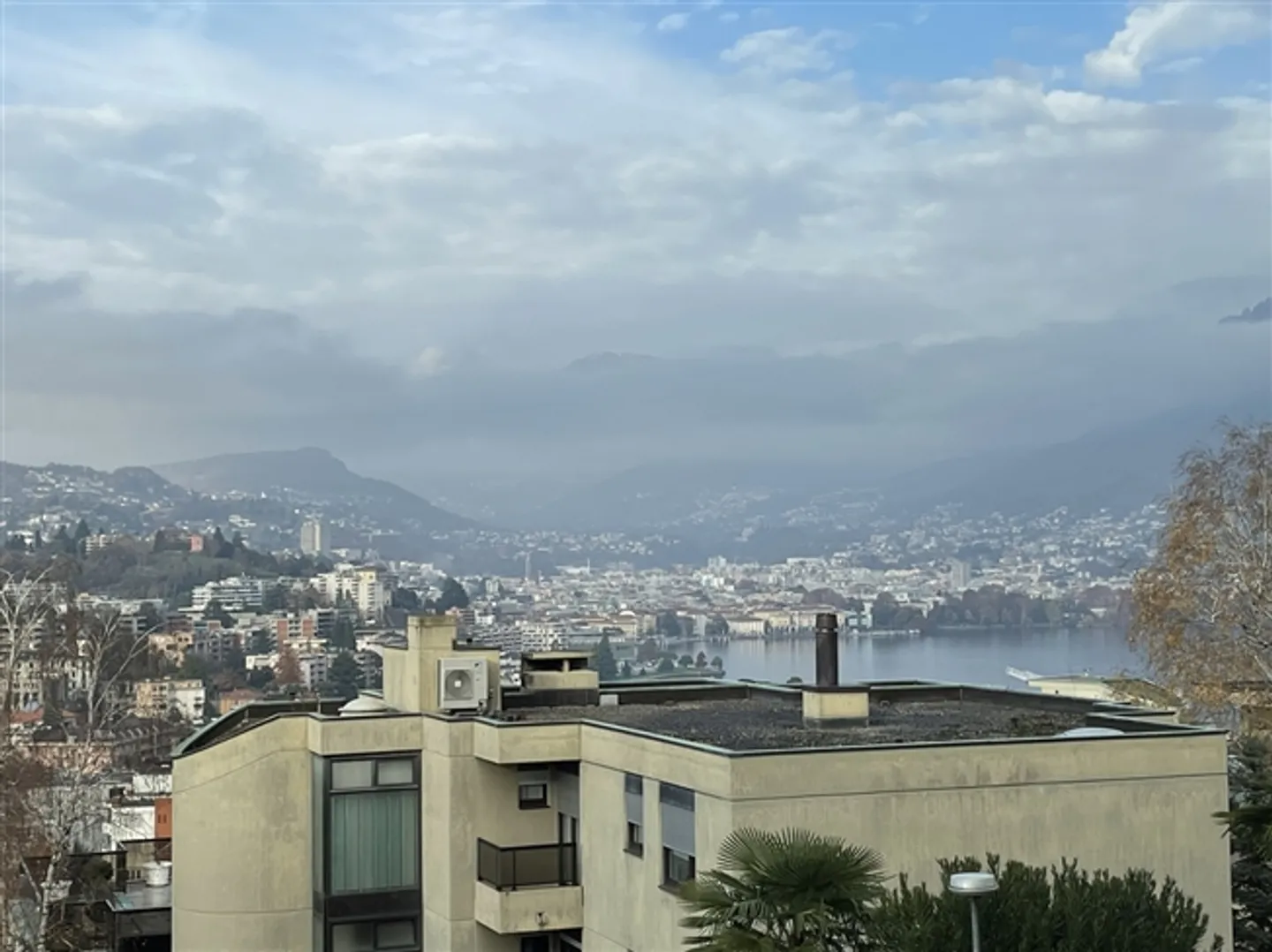 3 CHAMBRES AVEC VUE et petite TERRASSE/JARDIN - Photo 2 sur 11