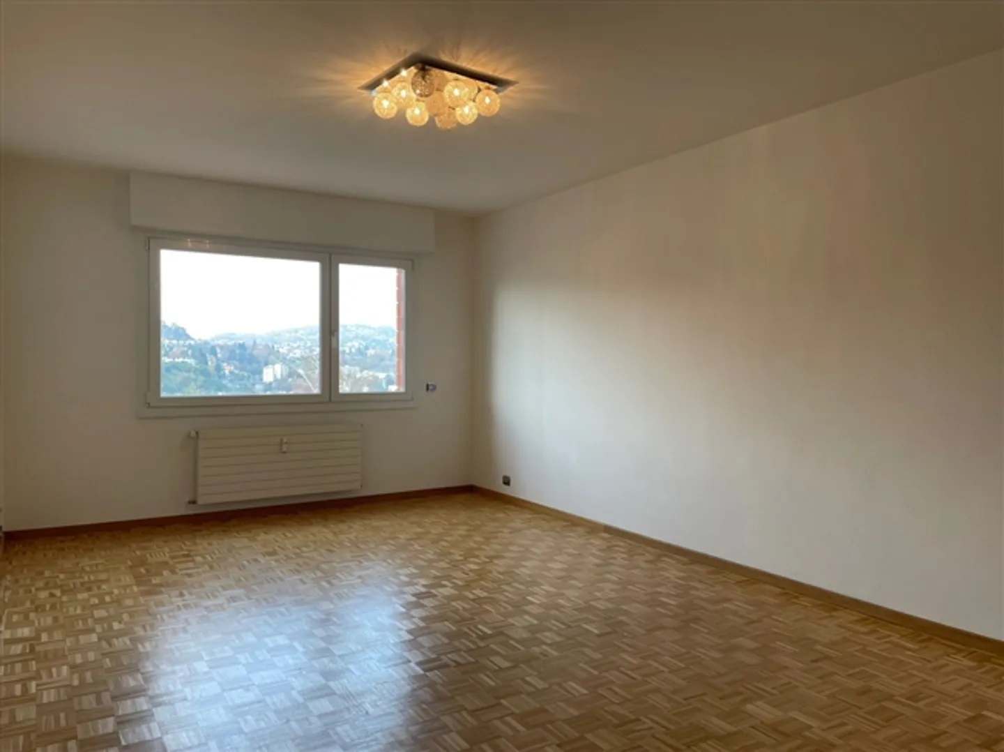 3 CHAMBRES AVEC VUE et petite TERRASSE/JARDIN - Photo 3 sur 11