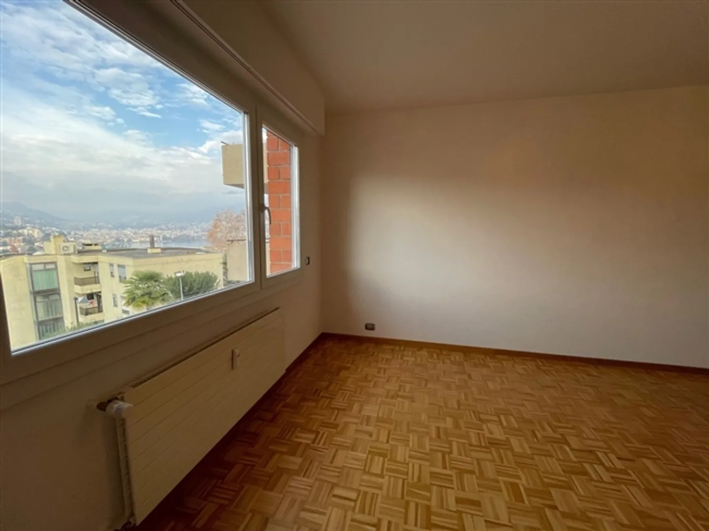 3 CHAMBRES AVEC VUE et petite TERRASSE/JARDIN - Photo 5 sur 11