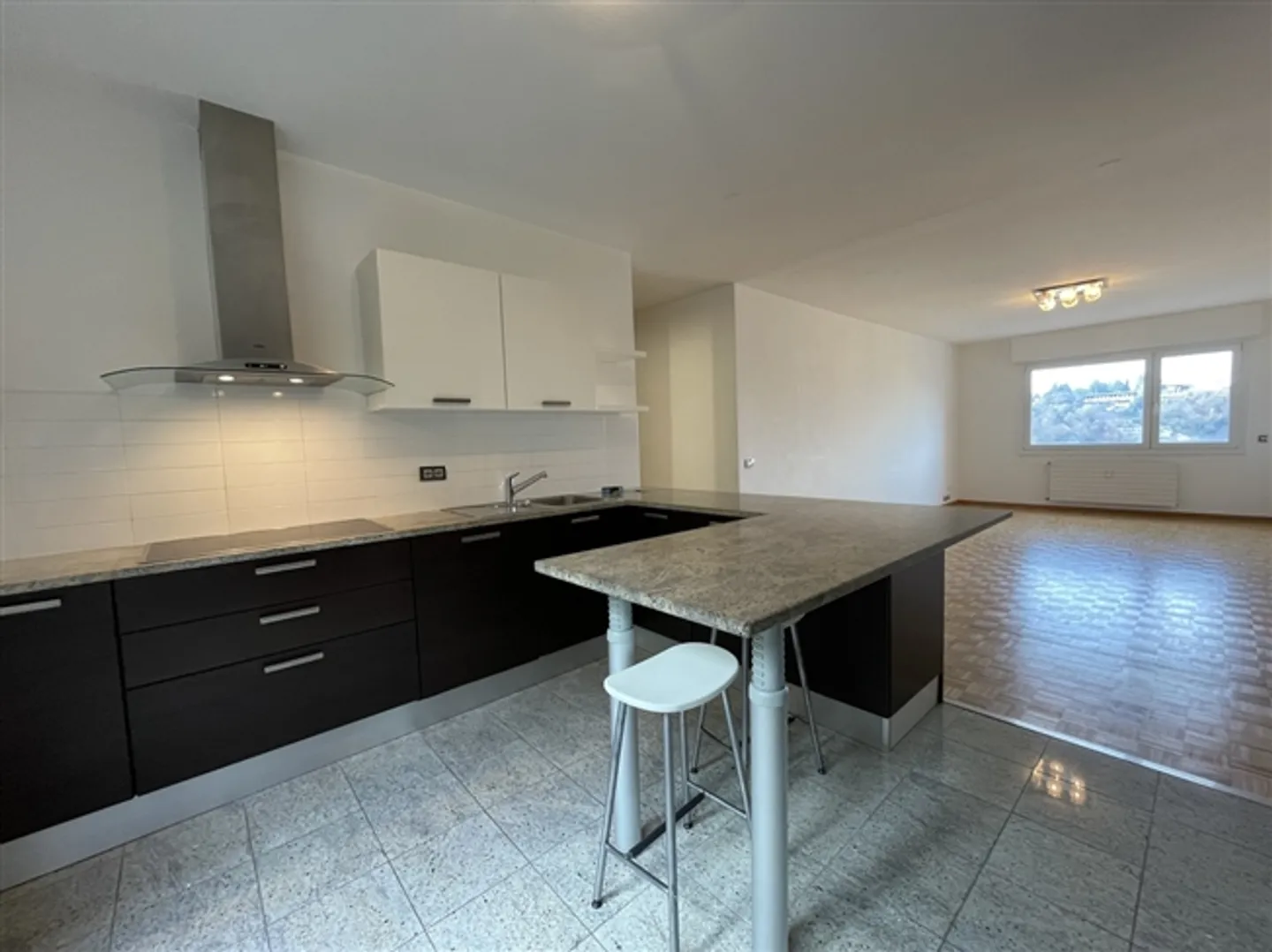 3 CHAMBRES AVEC VUE et petite TERRASSE/JARDIN - Photo 7 sur 11