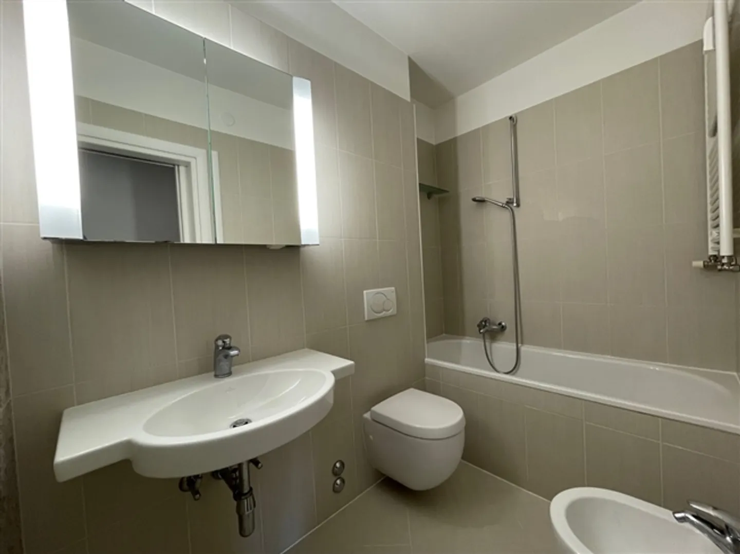 3 CHAMBRES AVEC VUE et petite TERRASSE/JARDIN - Photo 10 sur 11