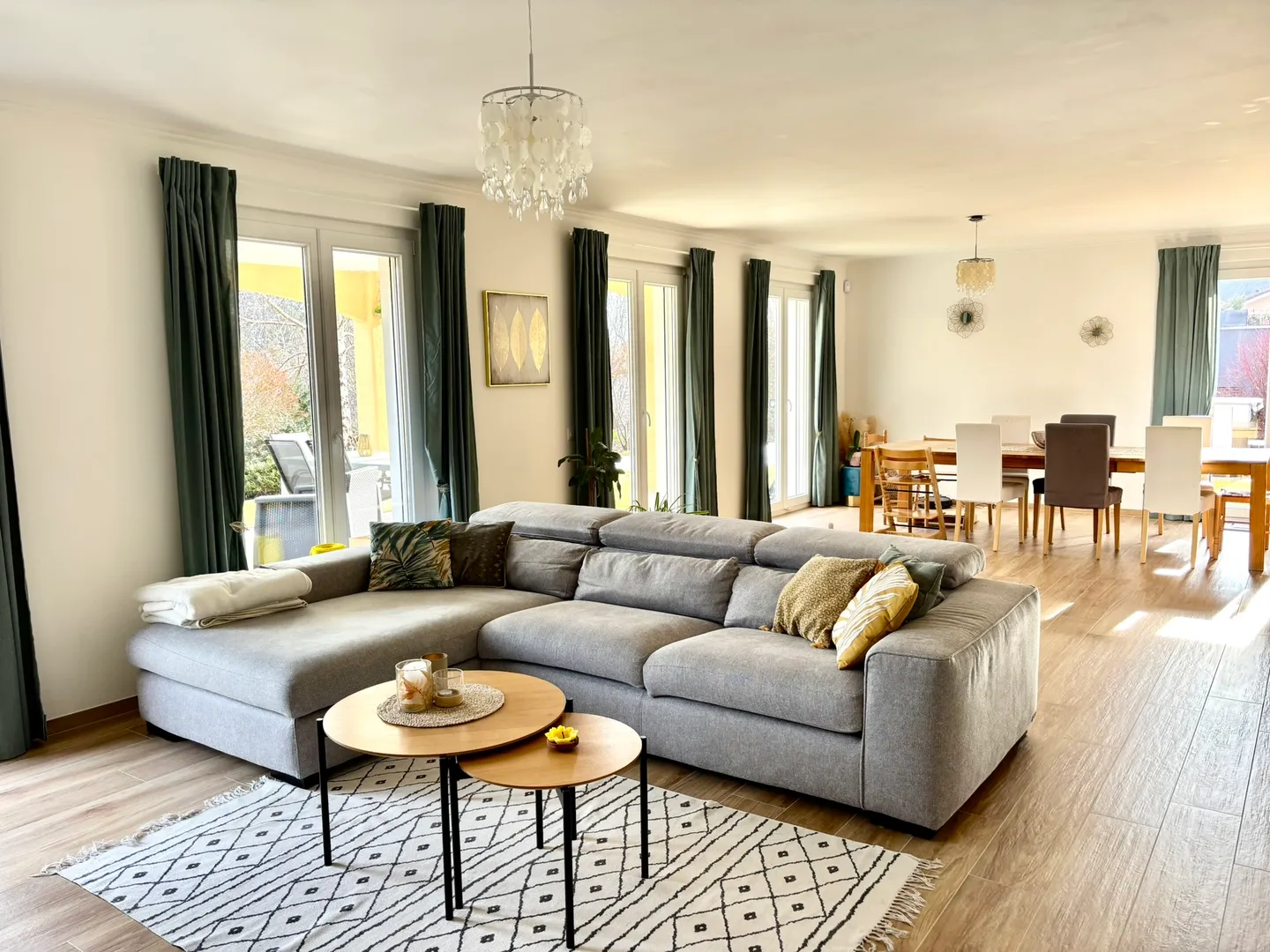 Luxury Villa with Mountain View - Photo 2 of 20