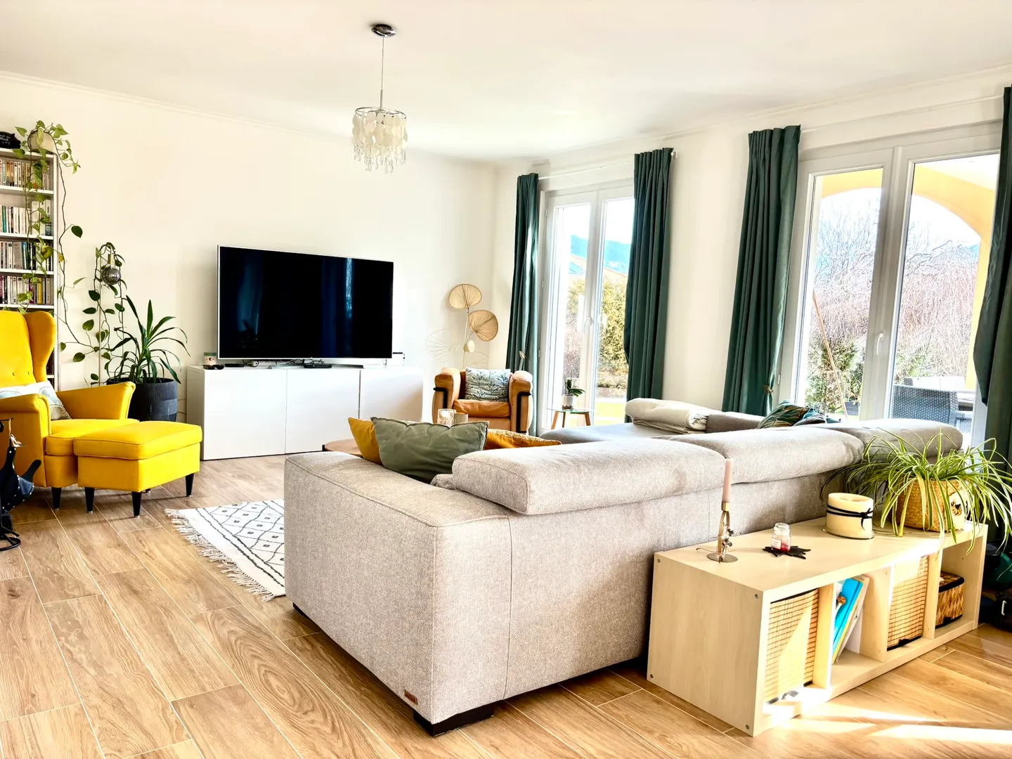 Luxury Villa with Mountain View - Photo 3 of 20