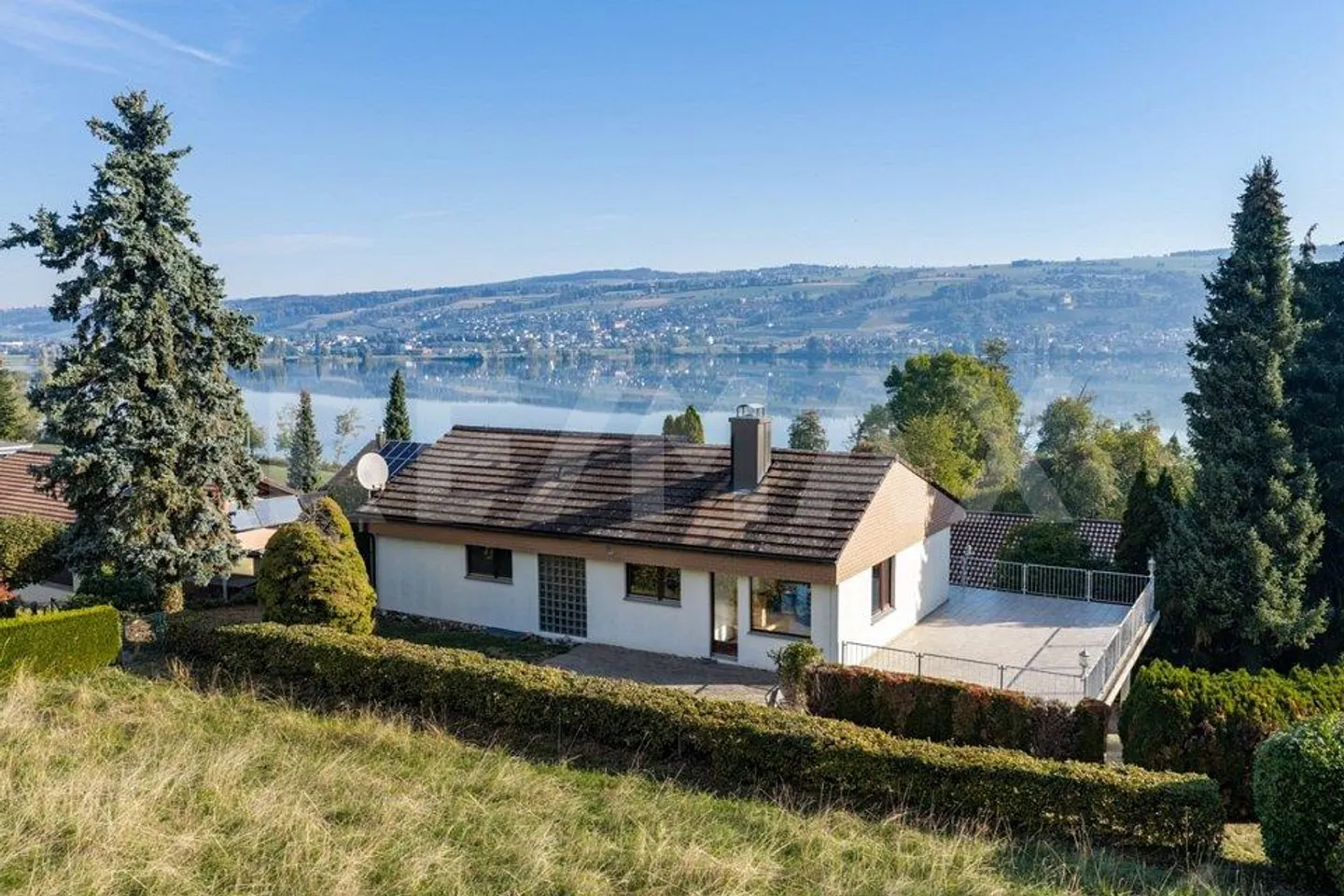 Detached 6½-room single-family house with a view of Lake Baldegg - Photo 1 of 13