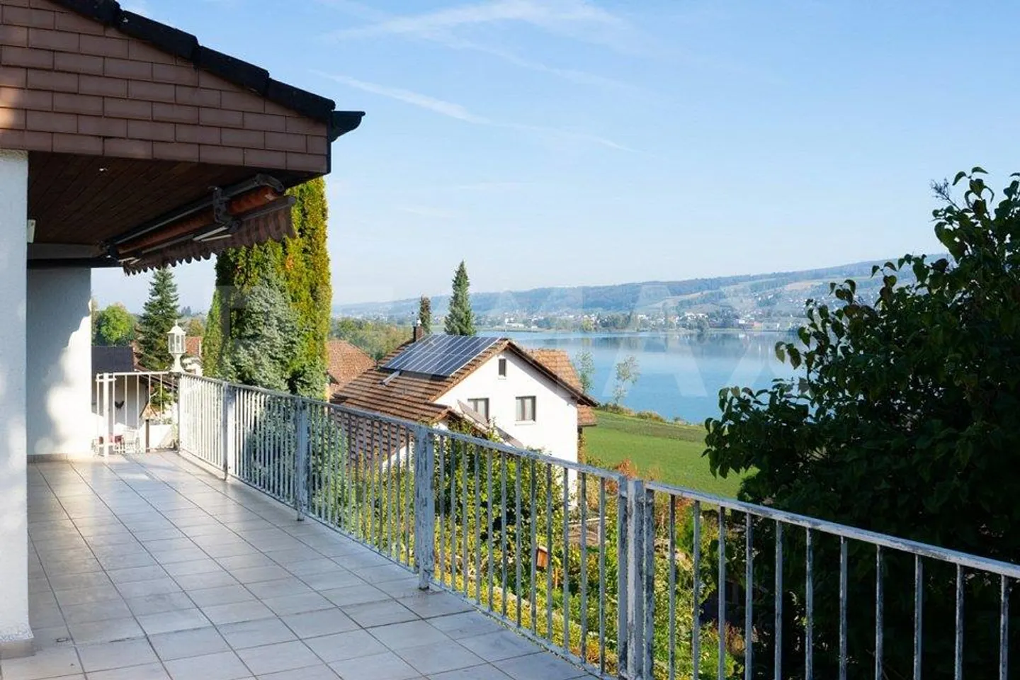 Detached 6½-room single-family house with a view of Lake Baldegg - Photo 2 of 13
