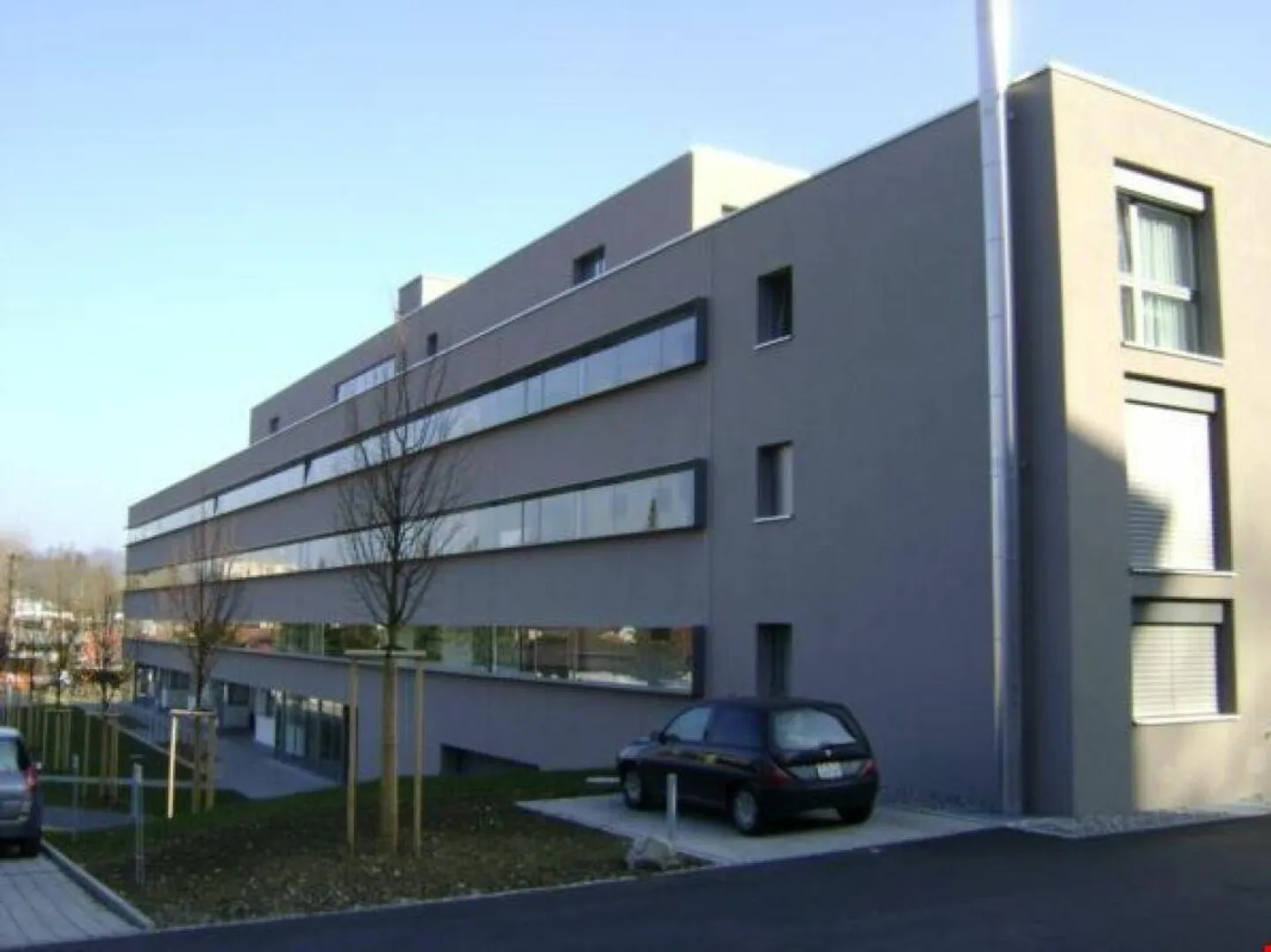 Appartement penthouse moderne de 3,5 pièces ensoleillé avec grande terrasse - Photo 2 sur 10
