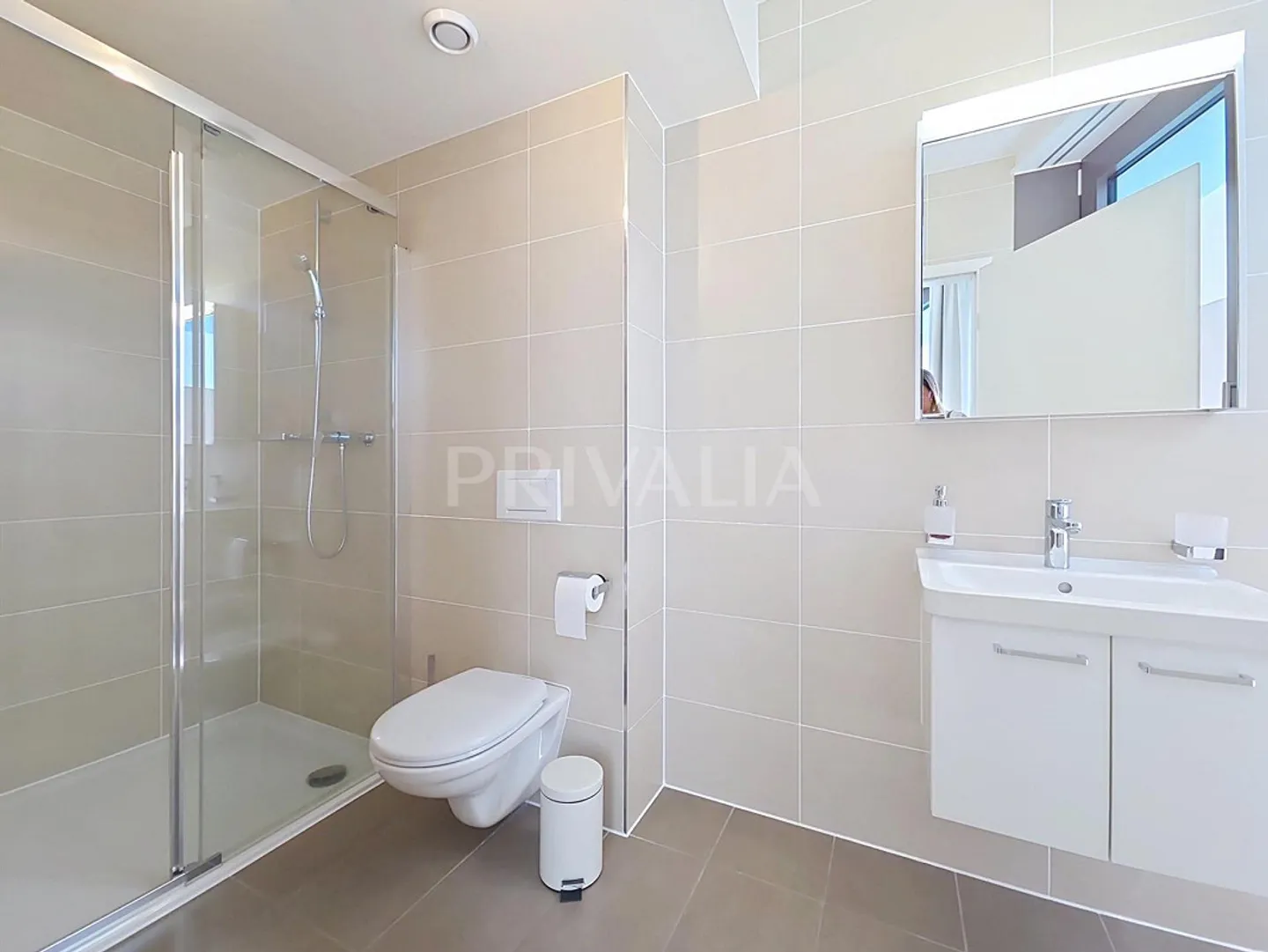 Exceptionnel attique en duplex offrant une vue panoramique sur le l... - Photo 6 of 11