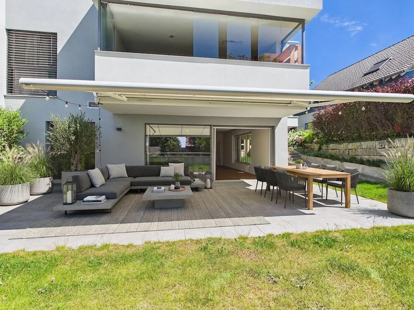 Exclusive garden apartment with over 100m² garden including 2 underground parking spaces and maximum tranquility - Photo 1 of 12