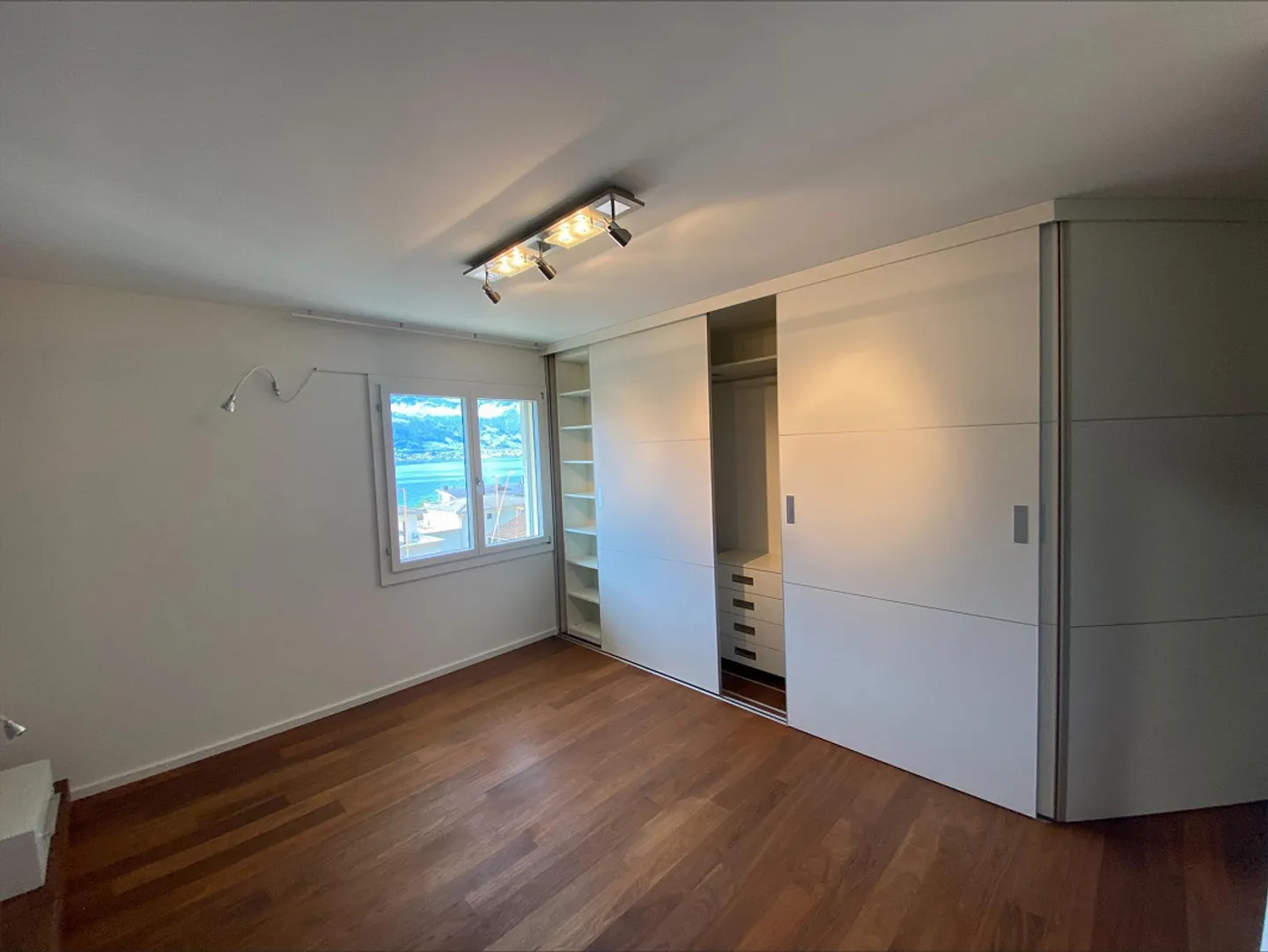 Bellissimo attico di 4 1/2 stanze in affitto - Foto 3 di 14